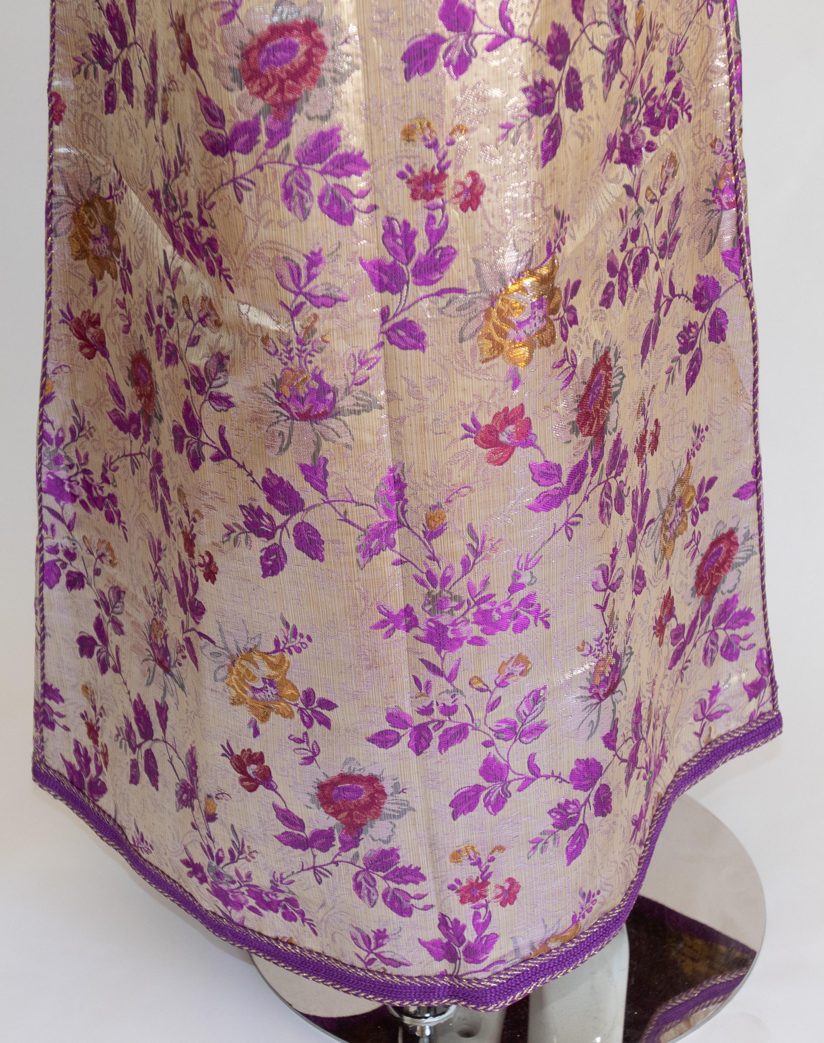 Moroccan Caftan Purple and Silver Damask Embroidered, Vintage, 1960s For Sale 9