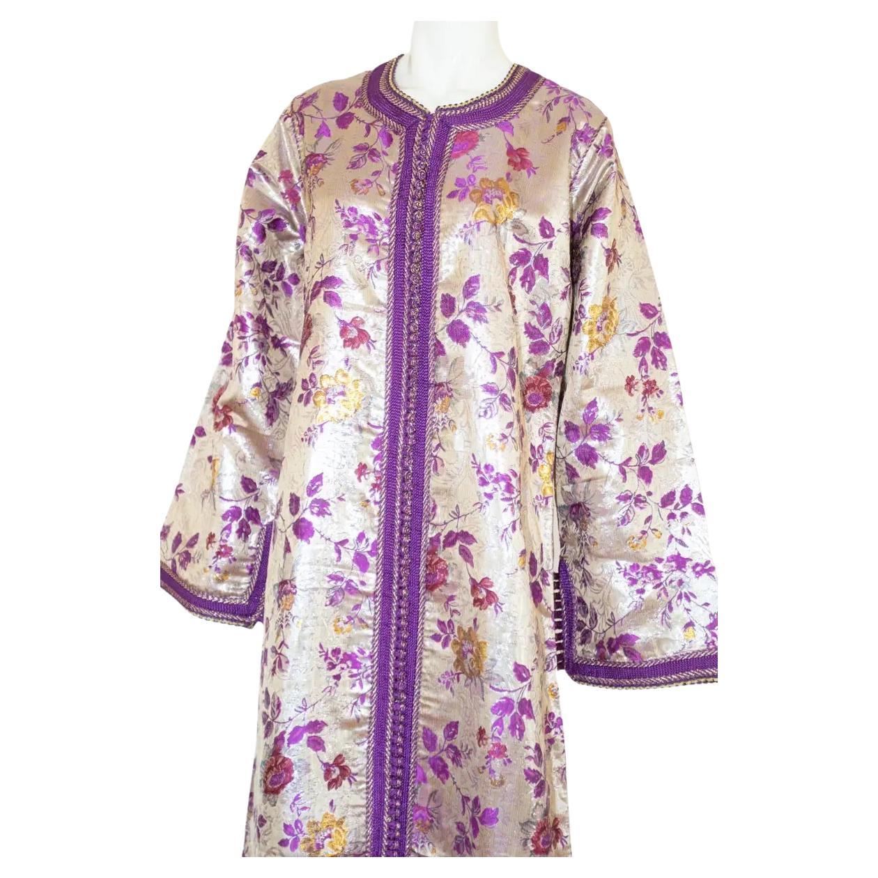Amazing vintage Moroccan Caftan, gold silk damask purple violet threads trim, Circa 1960's
The silver and purple with gold floral damask kaftan was entirely finish by hand.
Feel like a queen in this elegant, sumptuous, Moroccan caftan with its