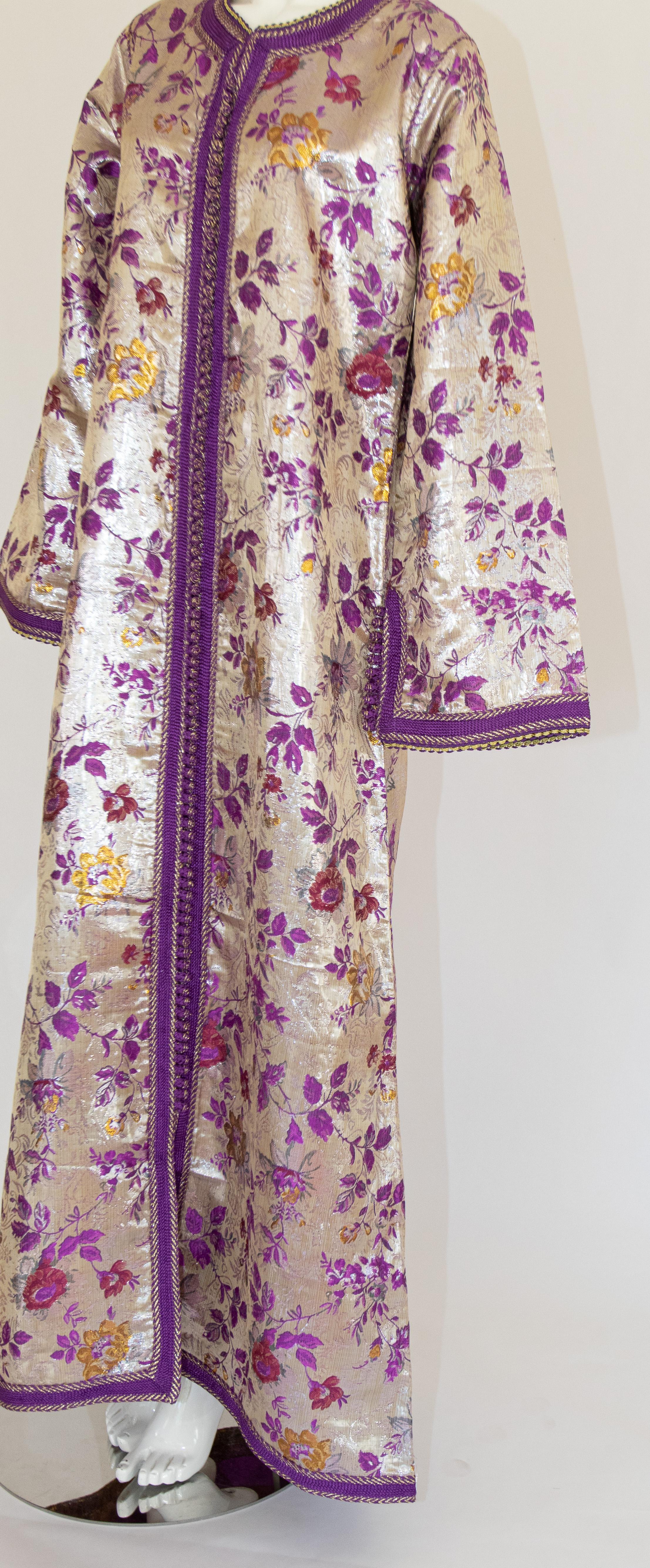 Moroccan Caftan Purple and Silver Damask Embroidered, Vintage, 1960s In Good Condition For Sale In North Hollywood, CA