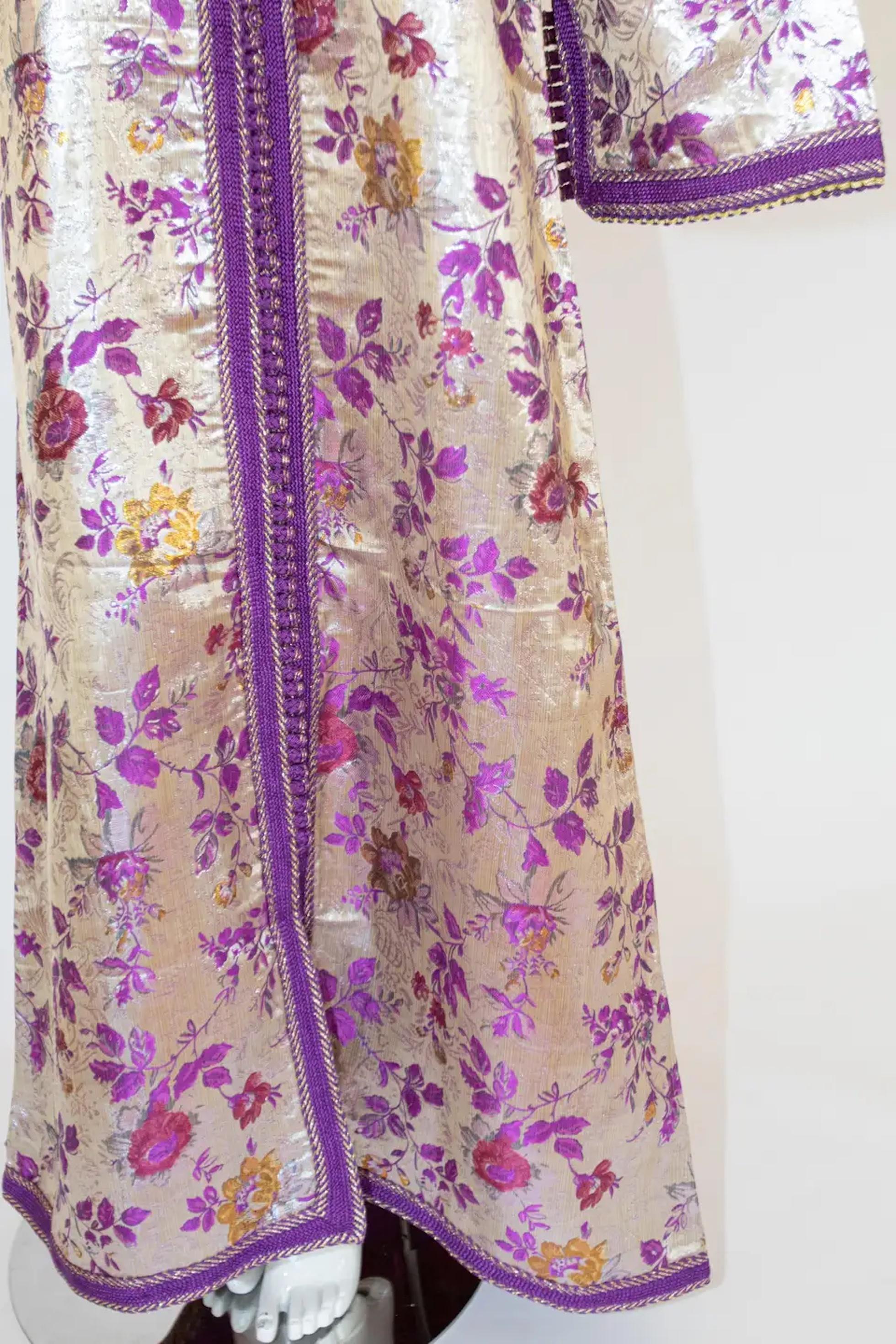 Moroccan Caftan Purple and Silver Damask Embroidered, Vintage, 1960s In Good Condition In North Hollywood, CA