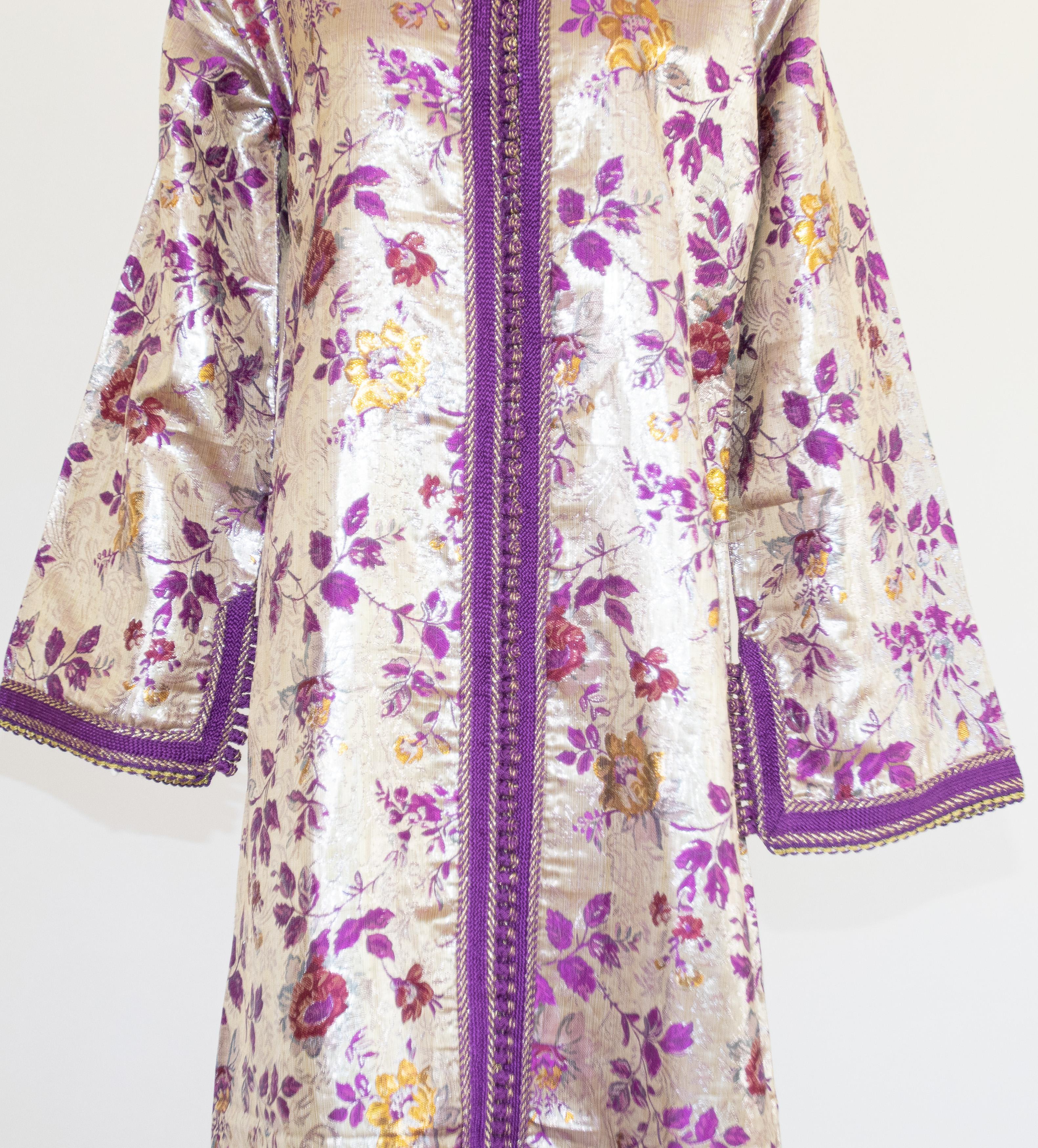 Moroccan Caftan Purple and Silver Damask Embroidered, Vintage, 1960s In Good Condition For Sale In North Hollywood, CA