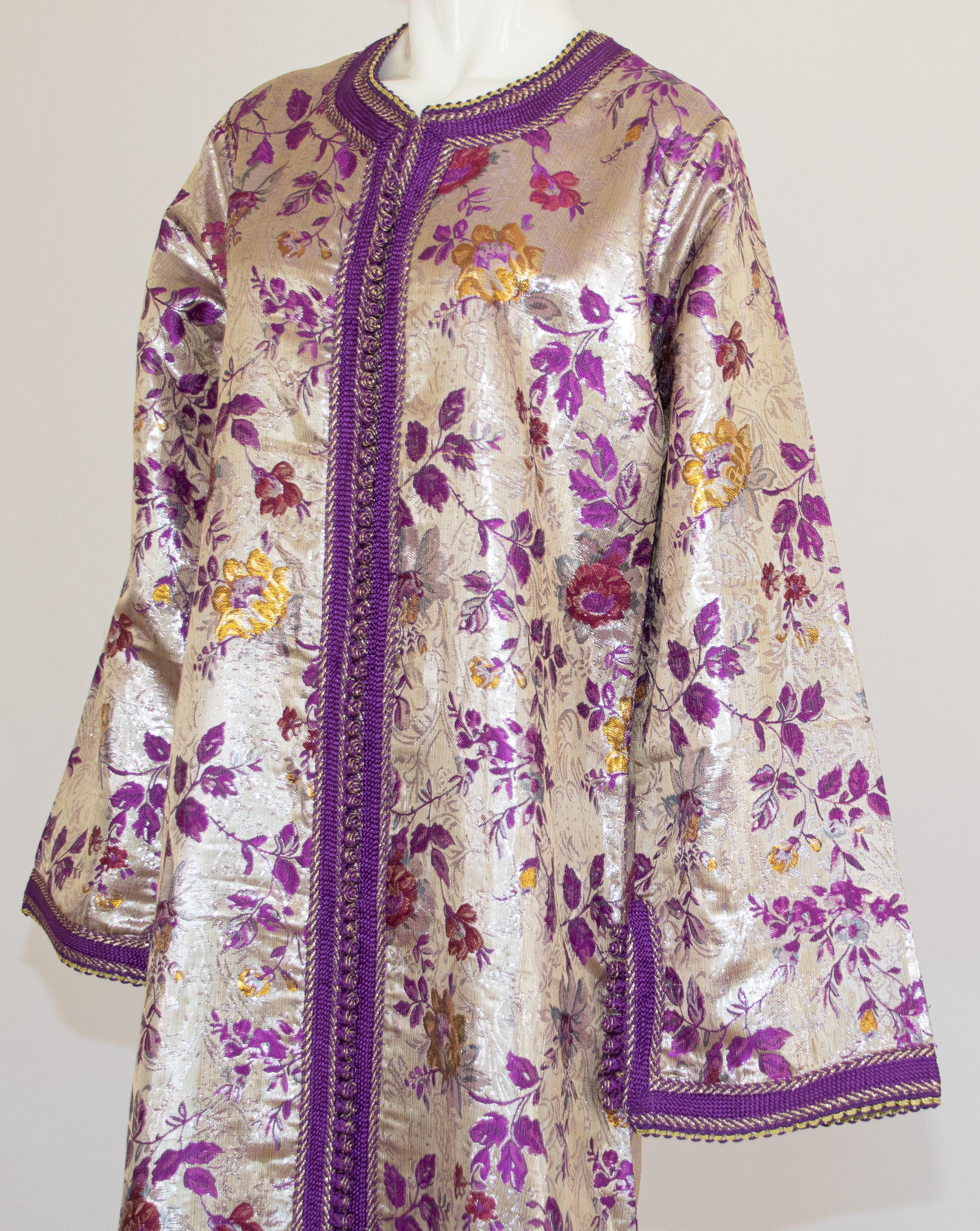 Moroccan Caftan Purple and Silver Damask Embroidered, Vintage, 1960s For Sale 1