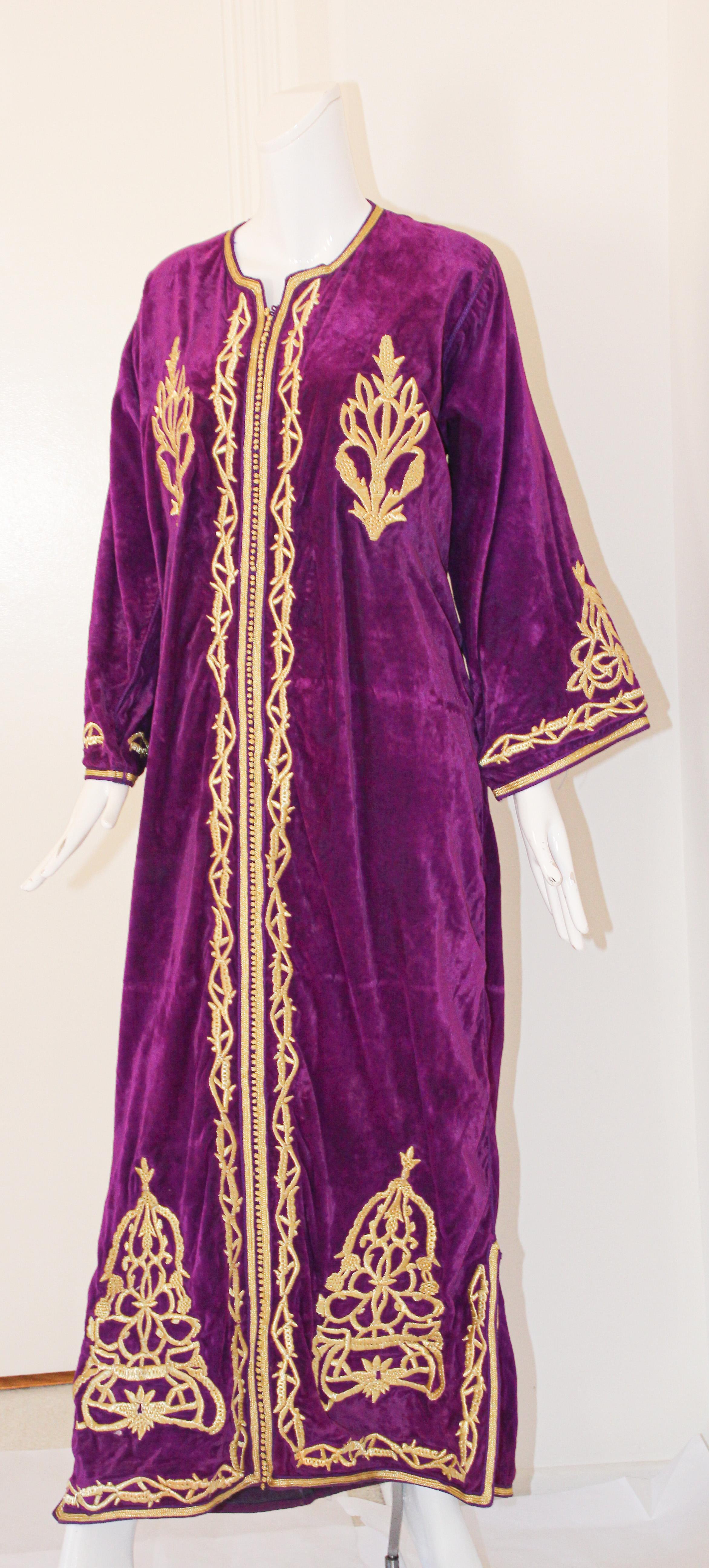 Elegant vintage designer Moroccan kaftan, purple violet color velvet embroidered with Turkish gold threads design all-over.
This is an Ottoman style wedding gown with metallic embroidered. 
The workmanship is incredibly fine. 
The Bindalli henna