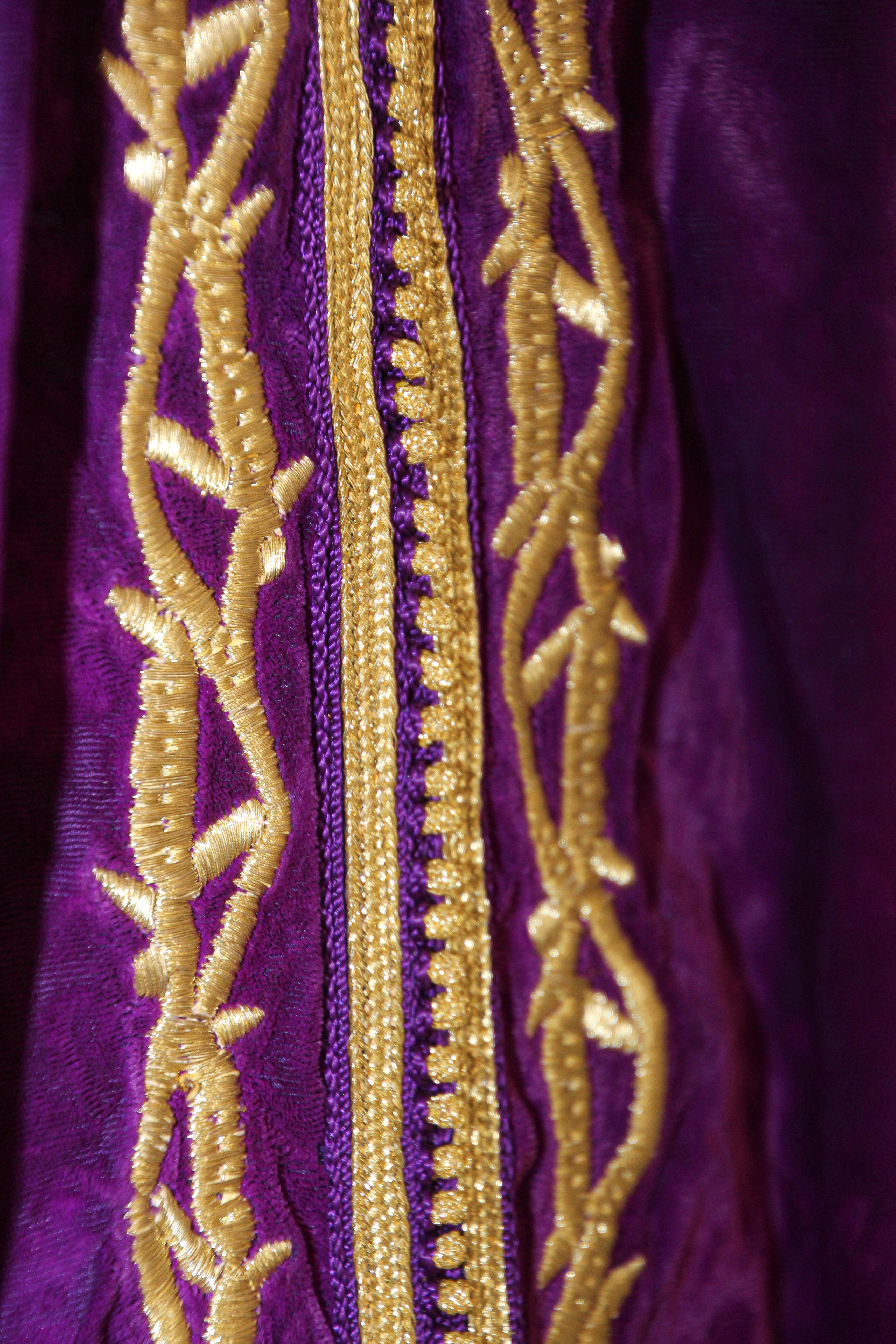 Moroccan Caftan Purple Velvet Embroidered with Gold Kaftan, circa 1970 For Sale 13