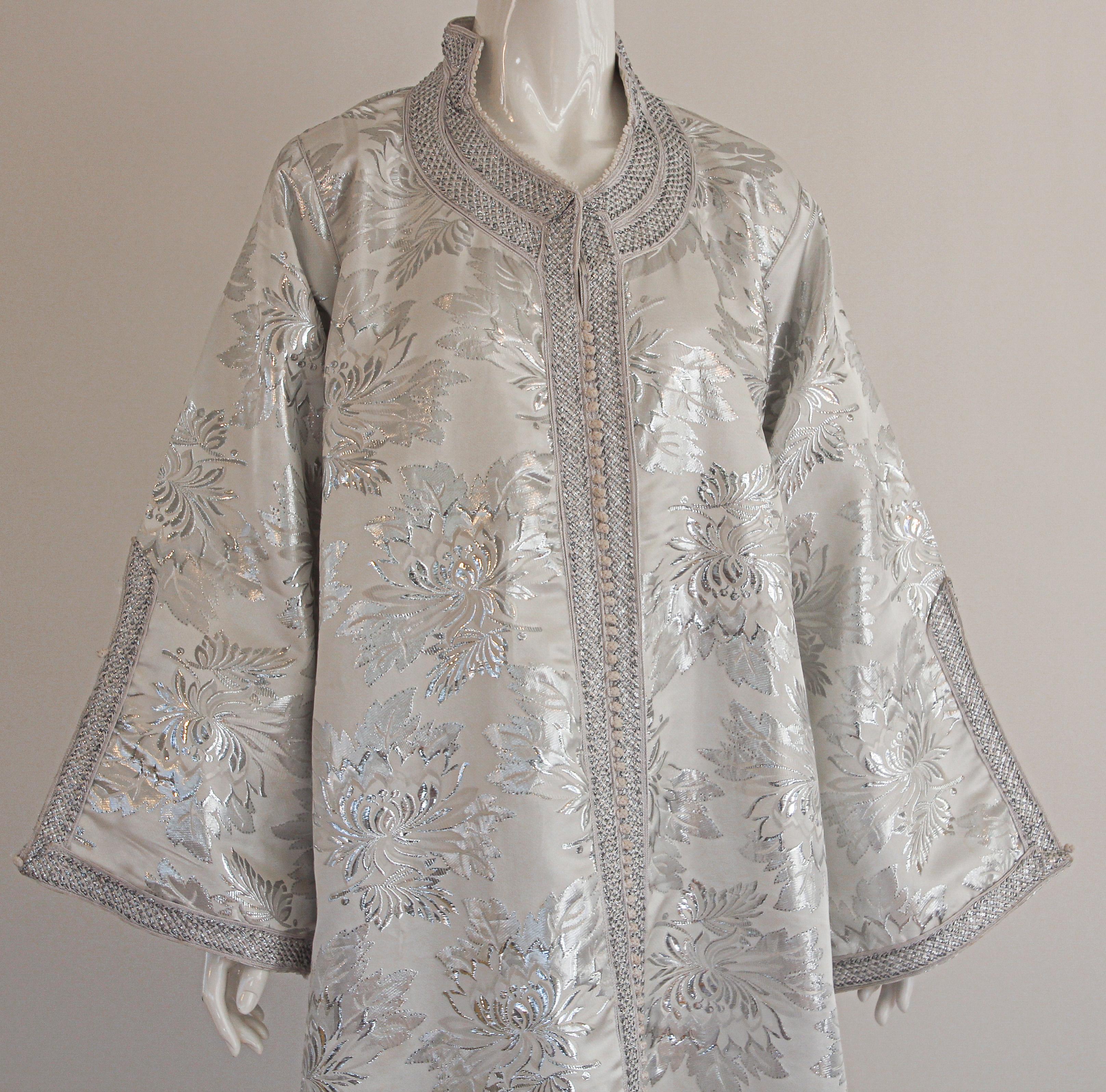 Moroccan Caftan Silver Damask Embroidered, Vintage, 1960s In Good Condition In North Hollywood, CA