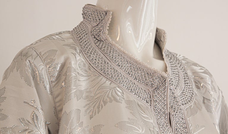 moroccan-caftan-silver-damask-embroidered-vintage-1960s-for-sale-at