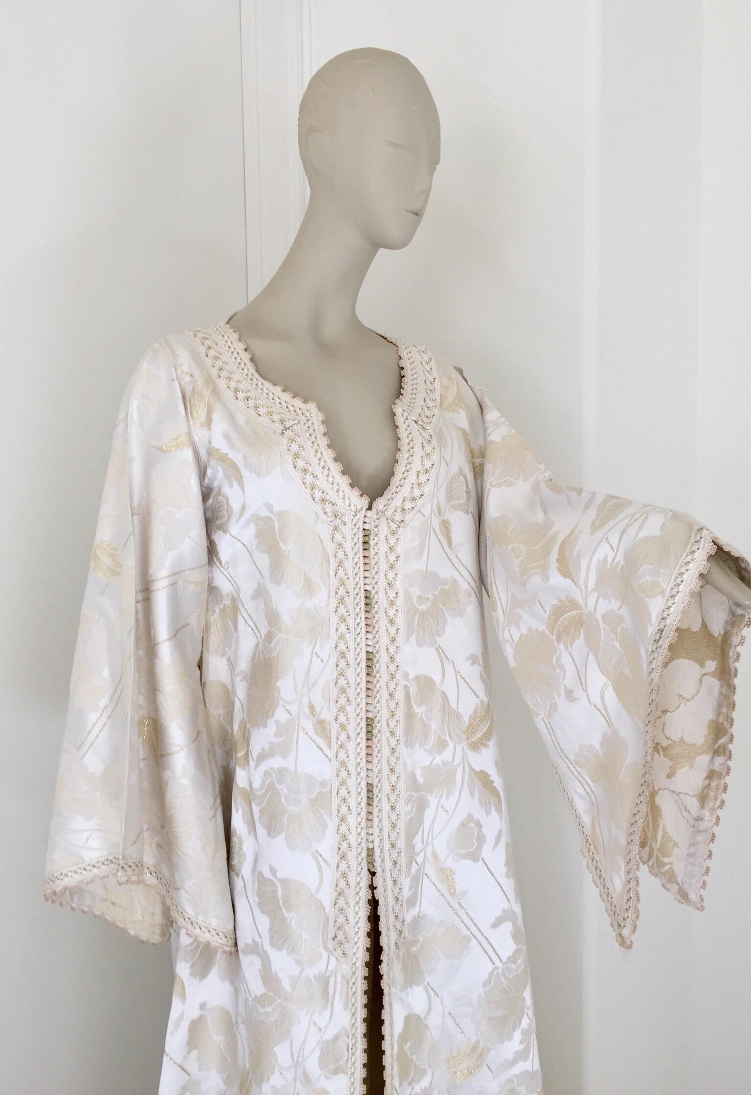 Donna Caftano marocchino in broccato bianco, avorio e oro in vendita