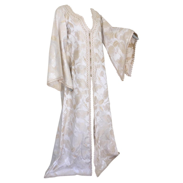 Moroccan Caftan White Ivory and Gold Brocade Kaftan For Sale at 1stDibs |  white and gold moroccan kaftan, white and gold kaftan dress, white kaftan  moroccan dress