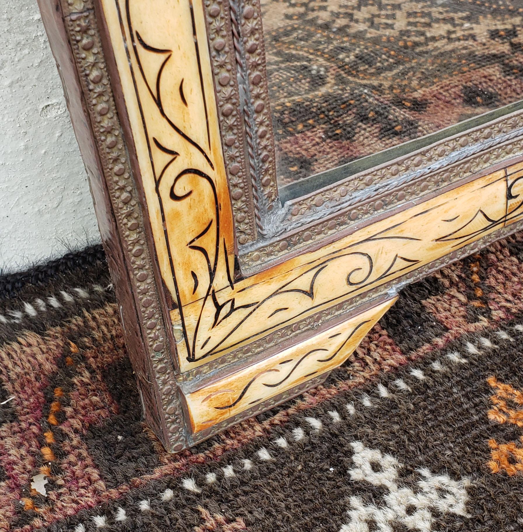 Other Moroccan Camel Bone Mirror - Har 15 For Sale