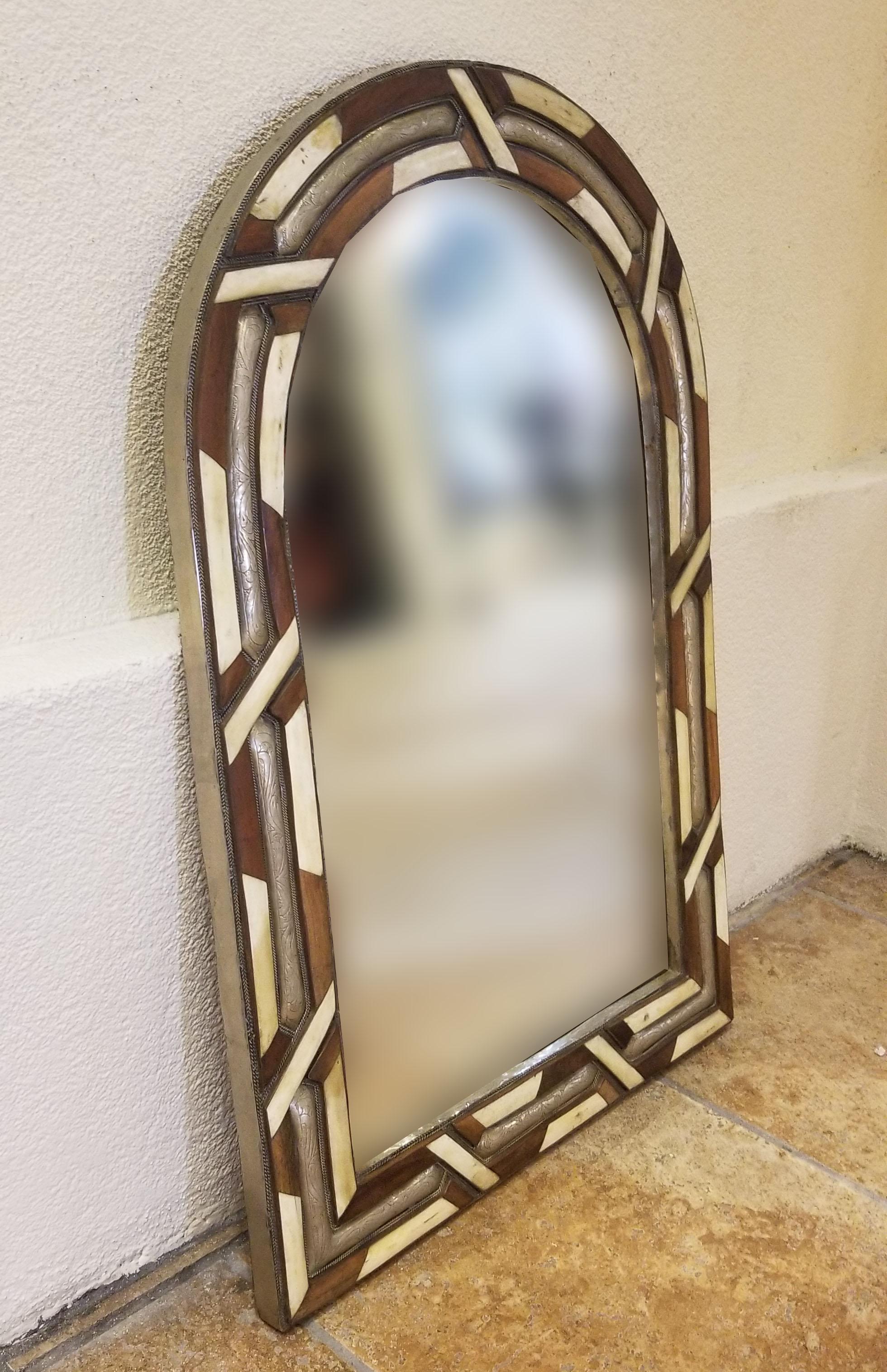 Small size camel bone inlay Moroccan mirror. Made in the city of Marrakech. Rectangular shape with an arched top, and measuring approximately 27