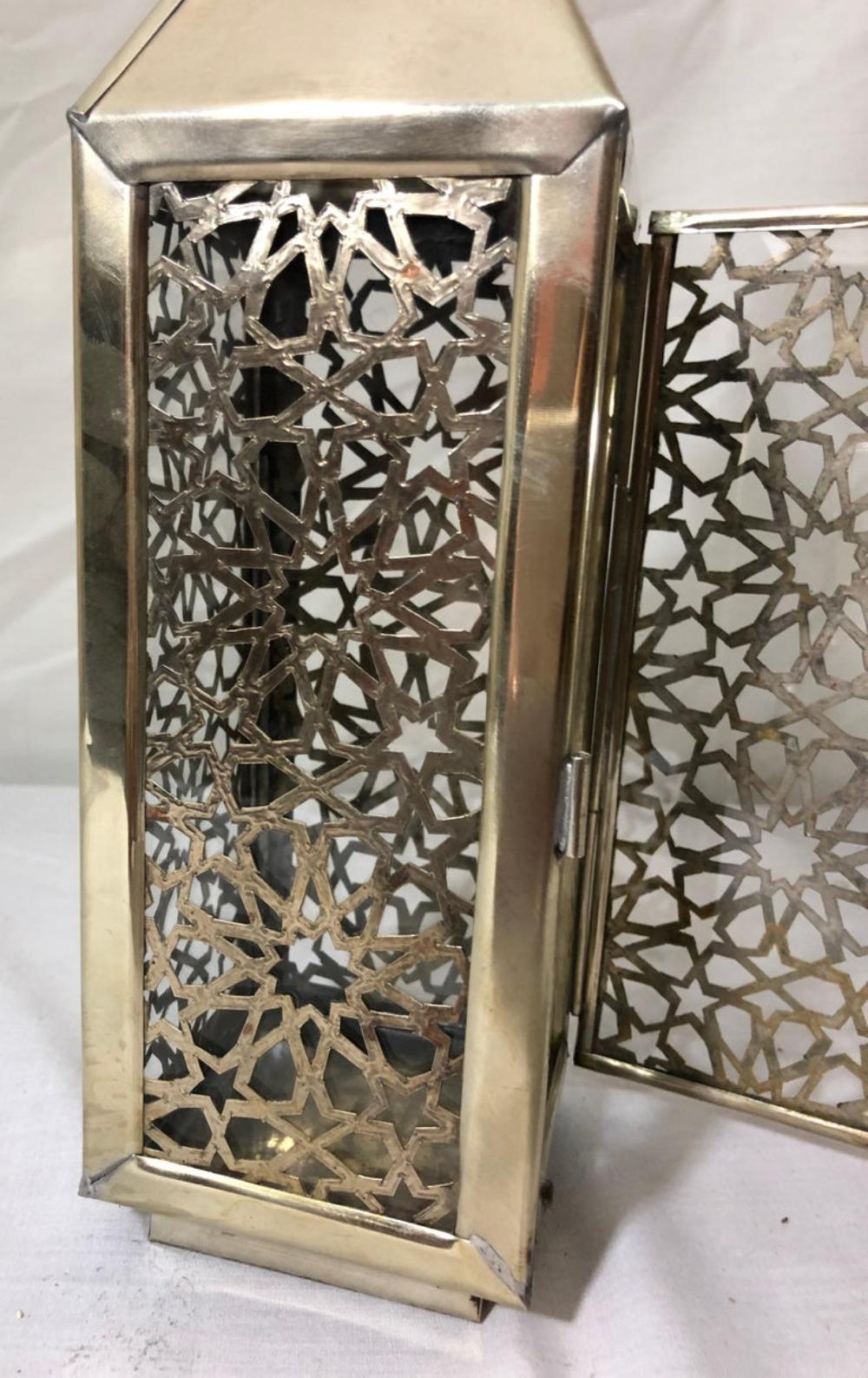 Marokkanische Kerzenlaterne, Halter, weißes Messing in arabischem Design, Dreier-Set im Angebot 3