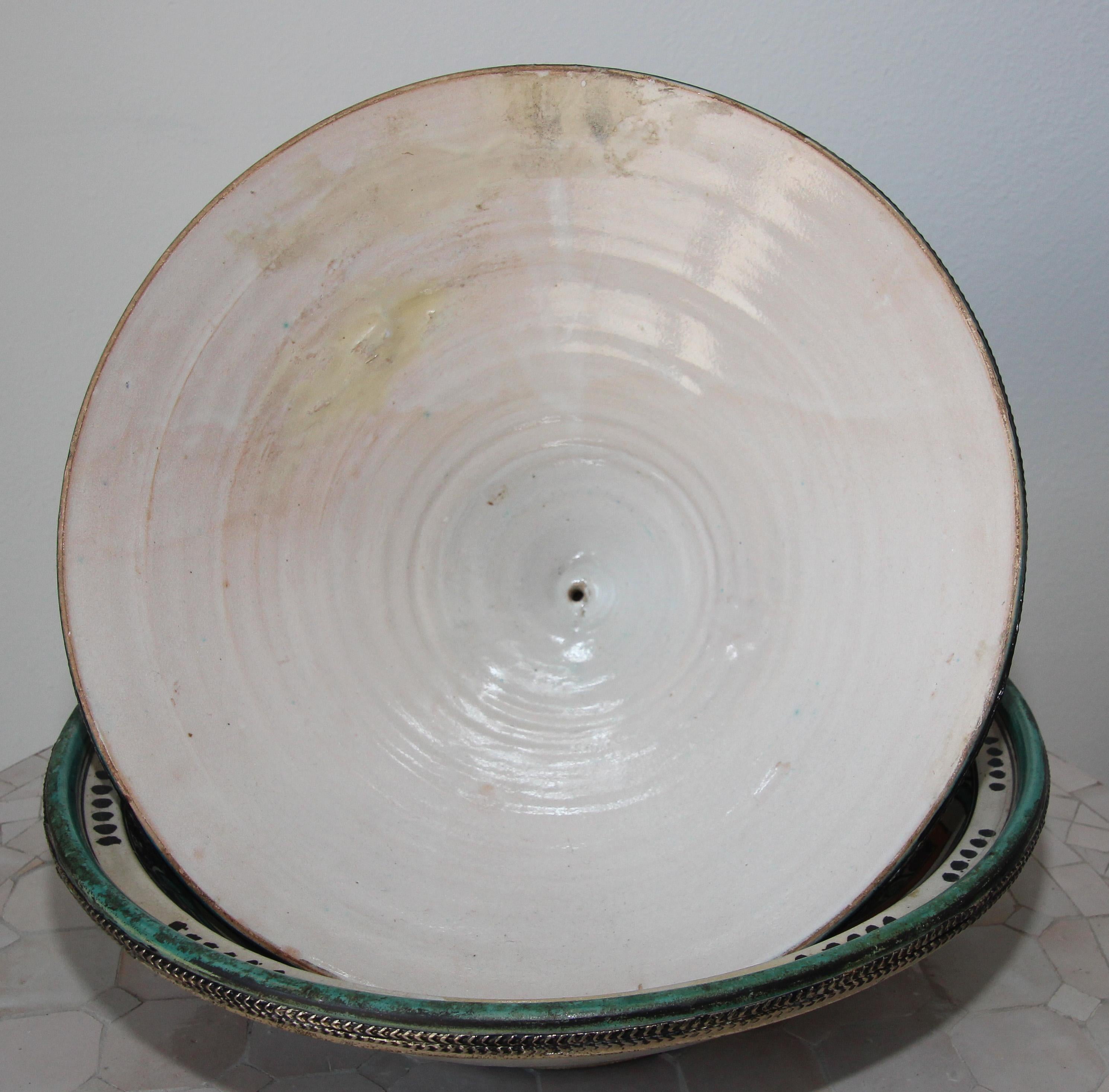 Bol en céramique marocaine avec couvercle Tajine de Fez Polychrome en vente 5