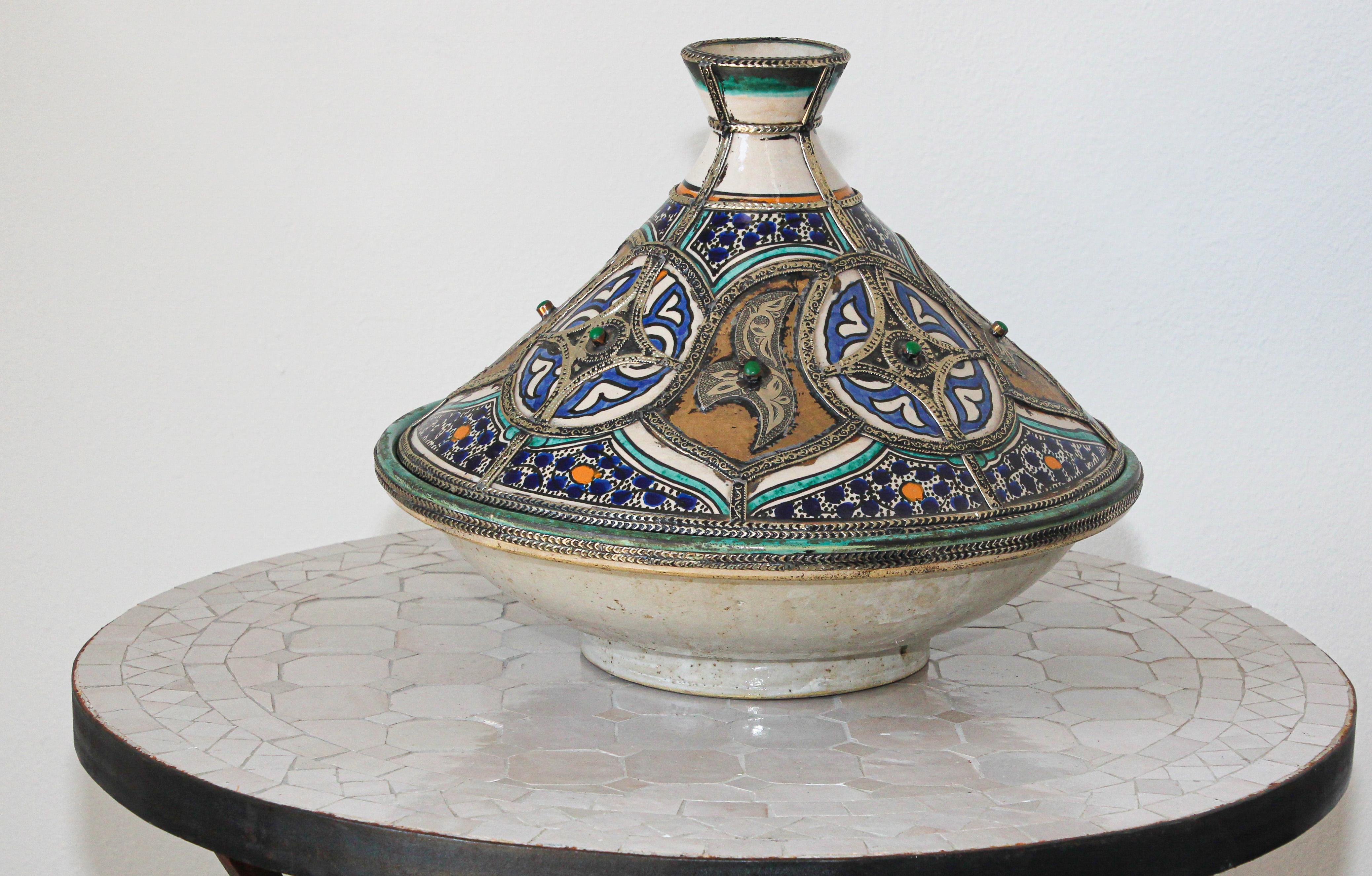 decorative ceramic bowl with lid