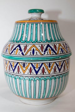 Vaso coperto in ceramica marocchina realizzato a mano a Fez, Marocco, 1950