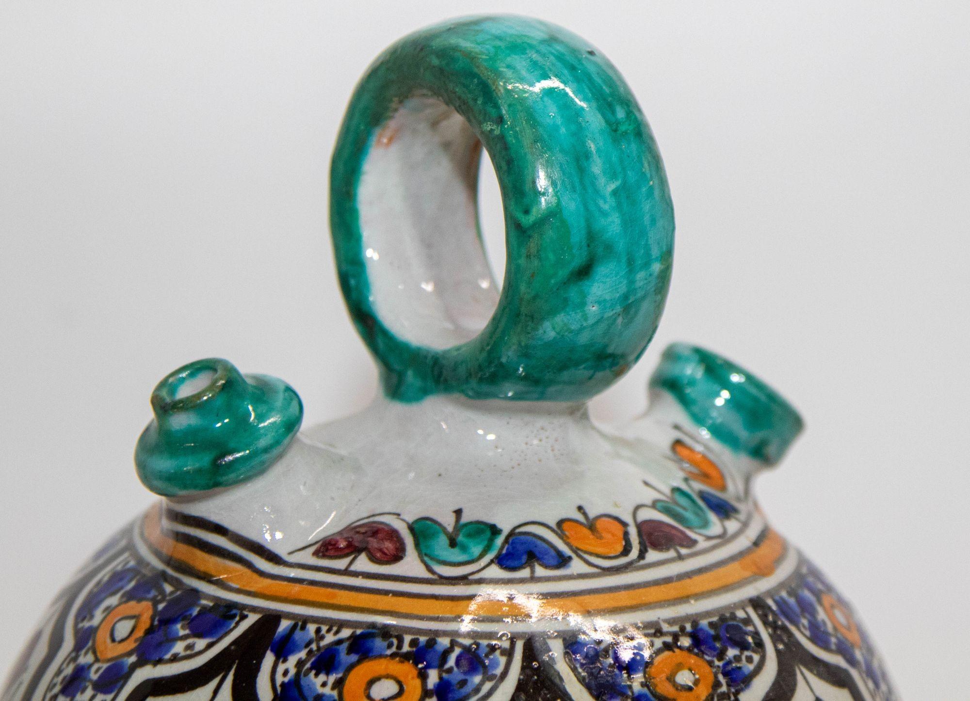 Mauresque Pichet à eau émaillé marocain fabriqué à la main à Fez, au Maroc en vente