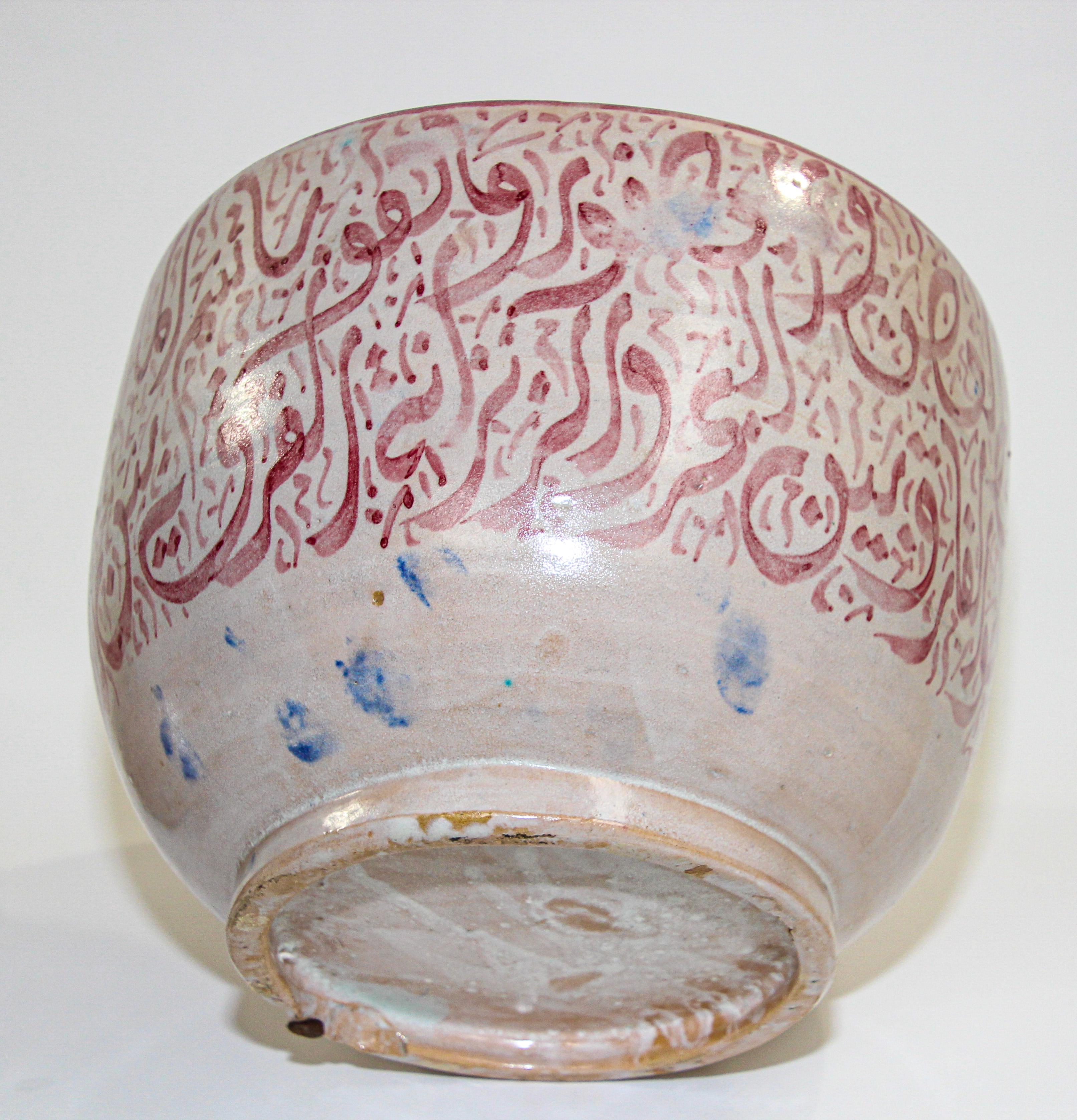 Moroccan Ceramic Lidded Urn from Fez with Arabic Calligraphy Pink Writing For Sale 7