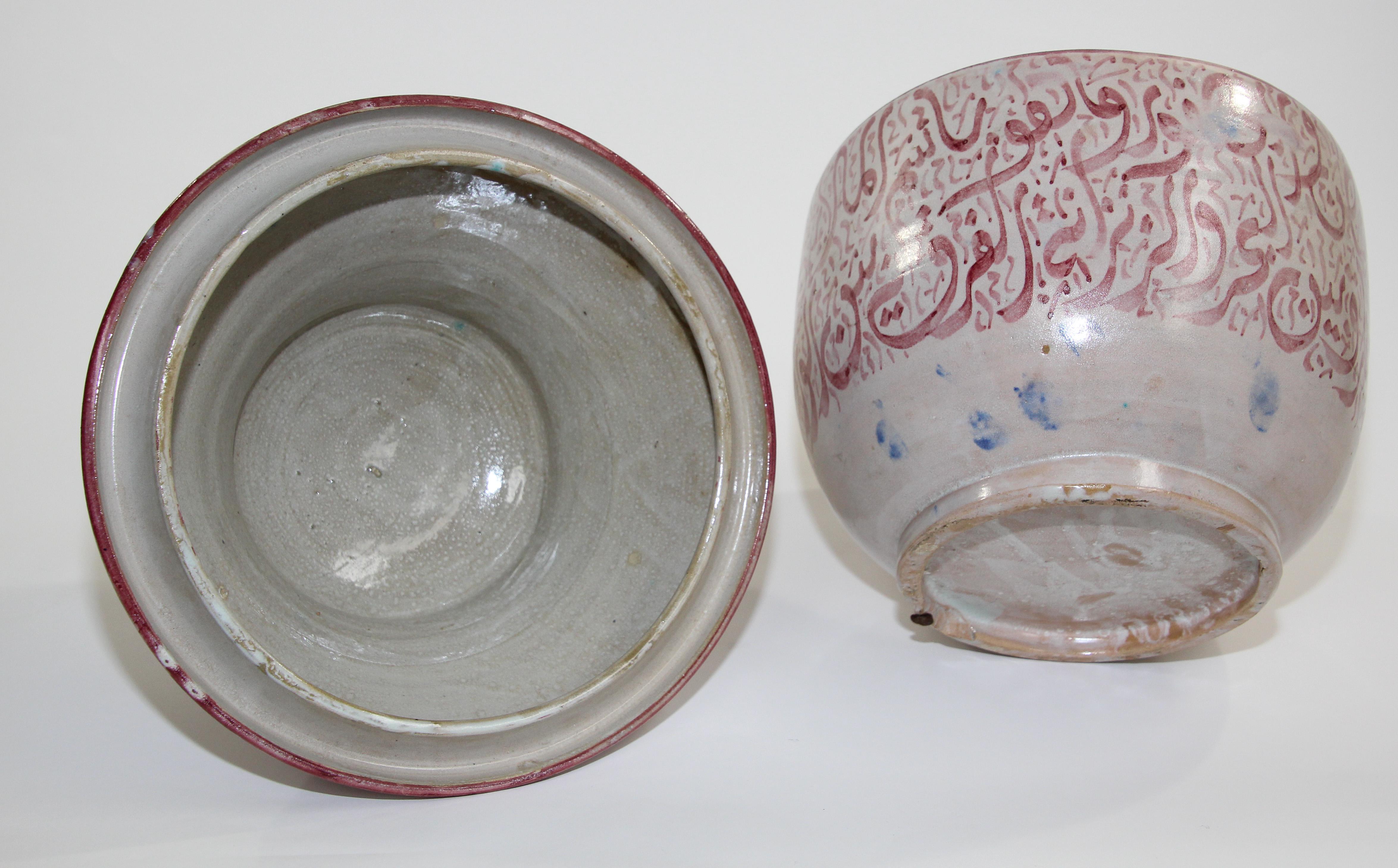 Moroccan Ceramic Lidded Urn from Fez with Arabic Calligraphy Pink Writing For Sale 9