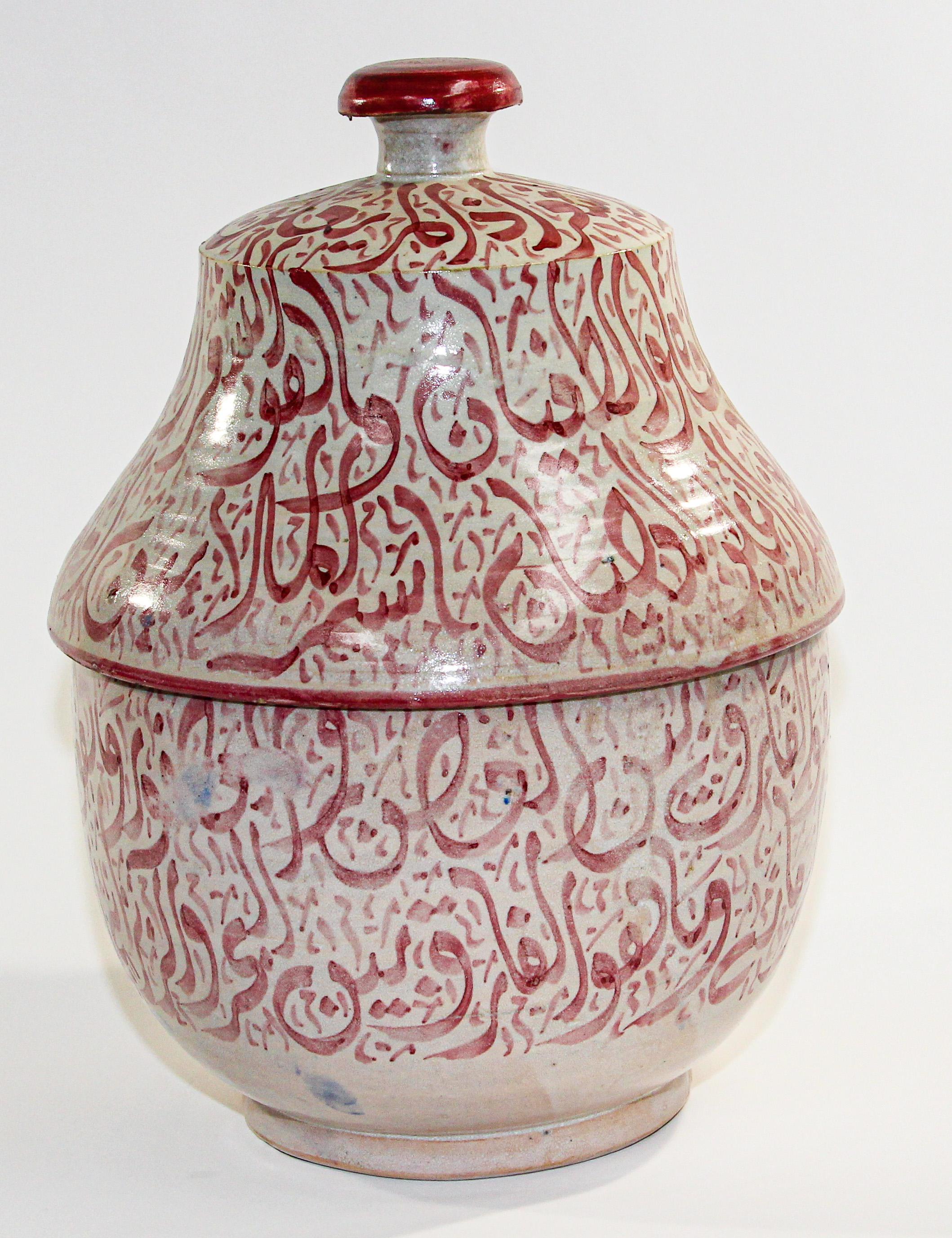 Moroccan Ceramic Lidded Urn from Fez with Arabic Calligraphy Pink Writing For Sale 10