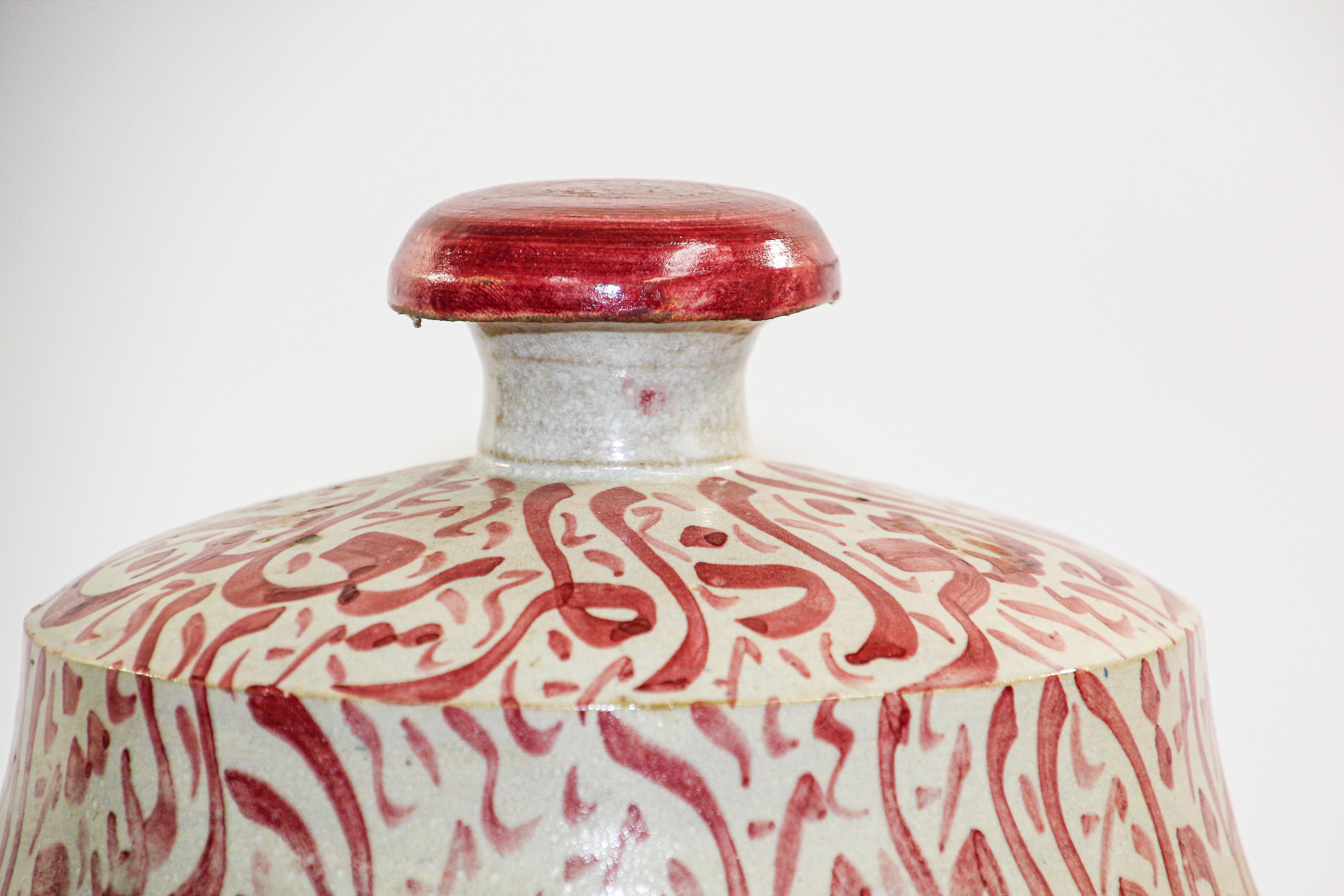 Moroccan Ceramic Lidded Urn from Fez with Arabic Calligraphy Pink Writing For Sale 2