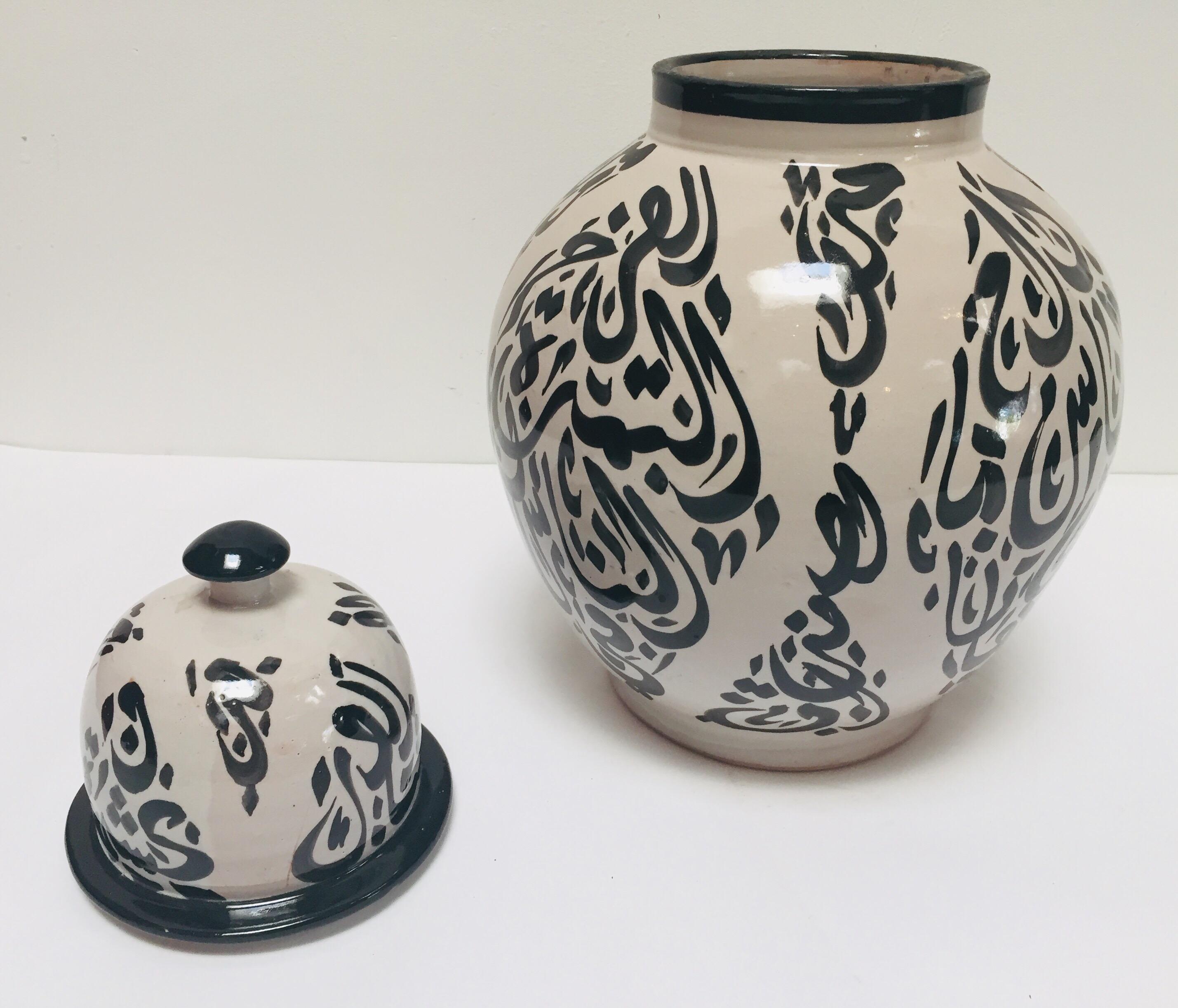 Moorish Ceramic Lidded Urn with Arabic Calligraphy Lettrism Black Writing For Sale 3