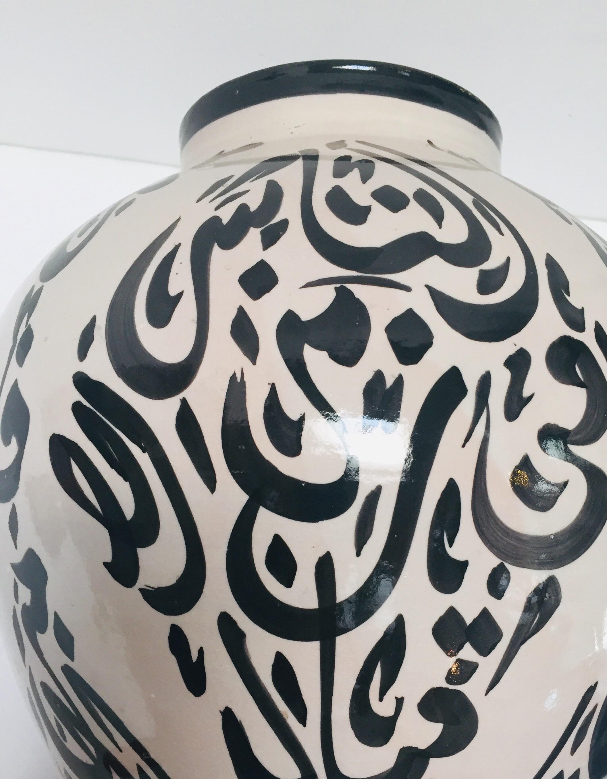 Moorish Ceramic Lidded Urn with Arabic Calligraphy Lettrism Black Writing For Sale 6