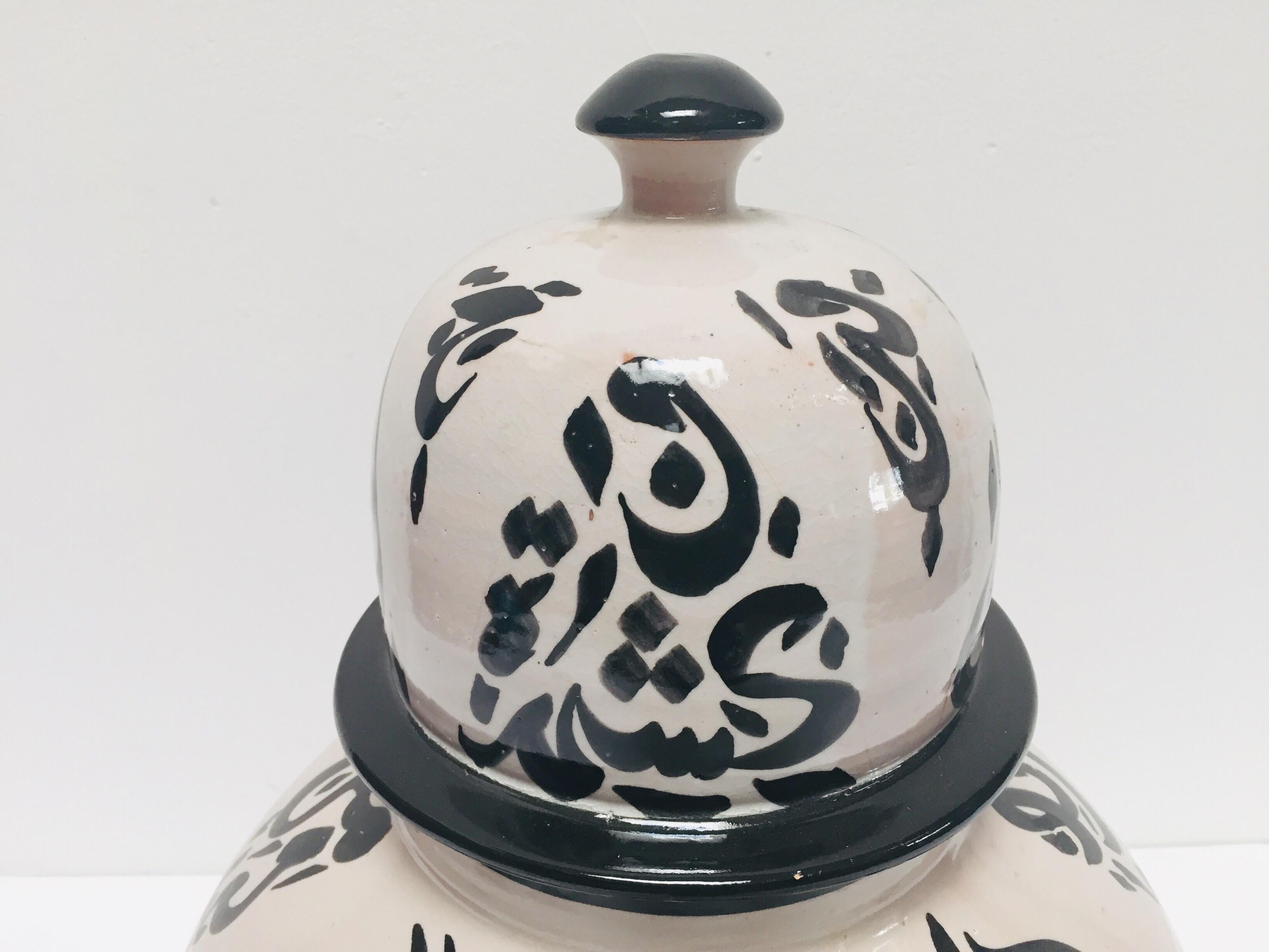Moorish Ceramic Lidded Urn with Arabic Calligraphy Lettrism Black Writing In Good Condition For Sale In North Hollywood, CA