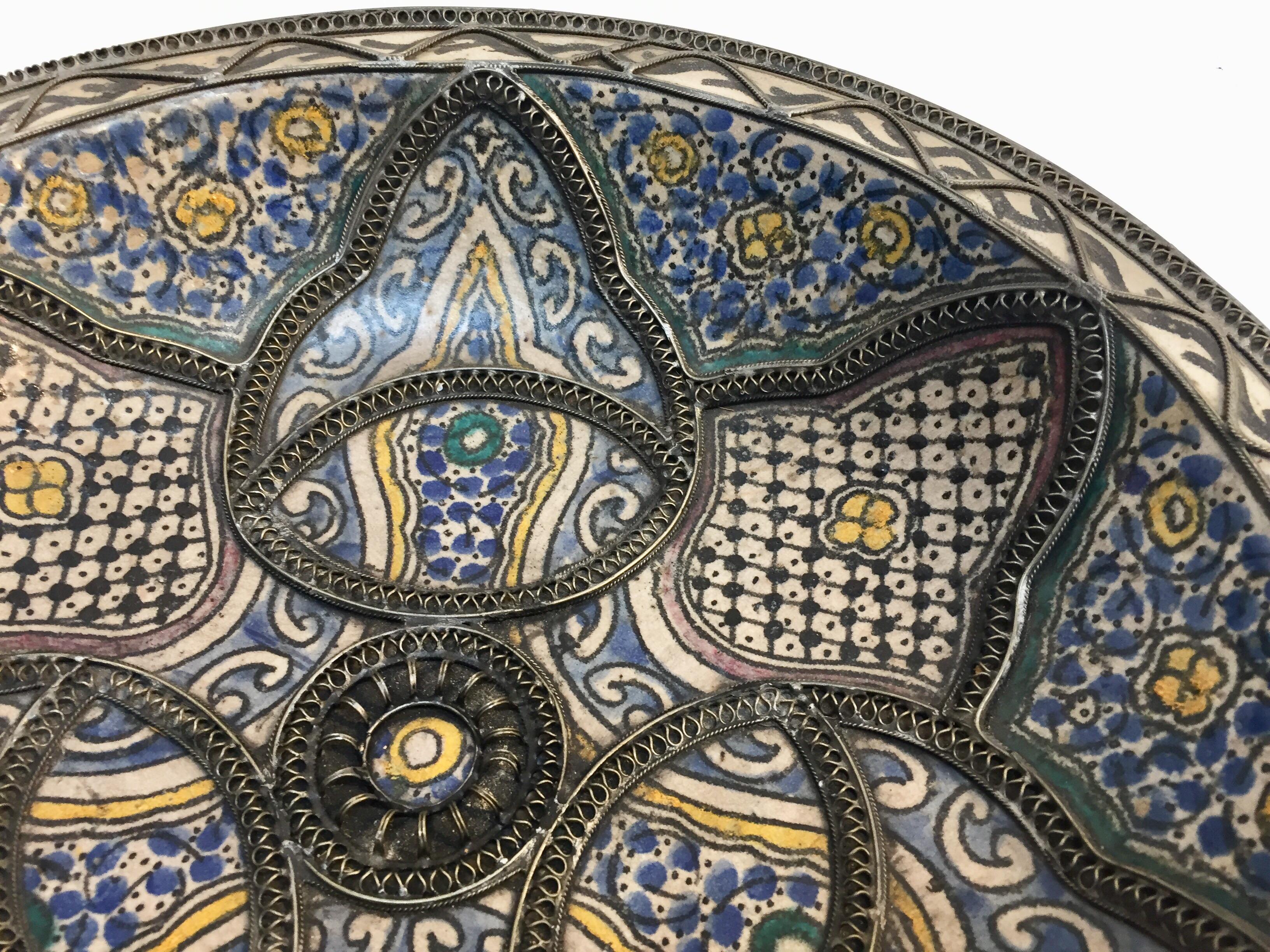 maurische Keramikschale aus Fez, Marokko, verziert mit filigranem Silber 3