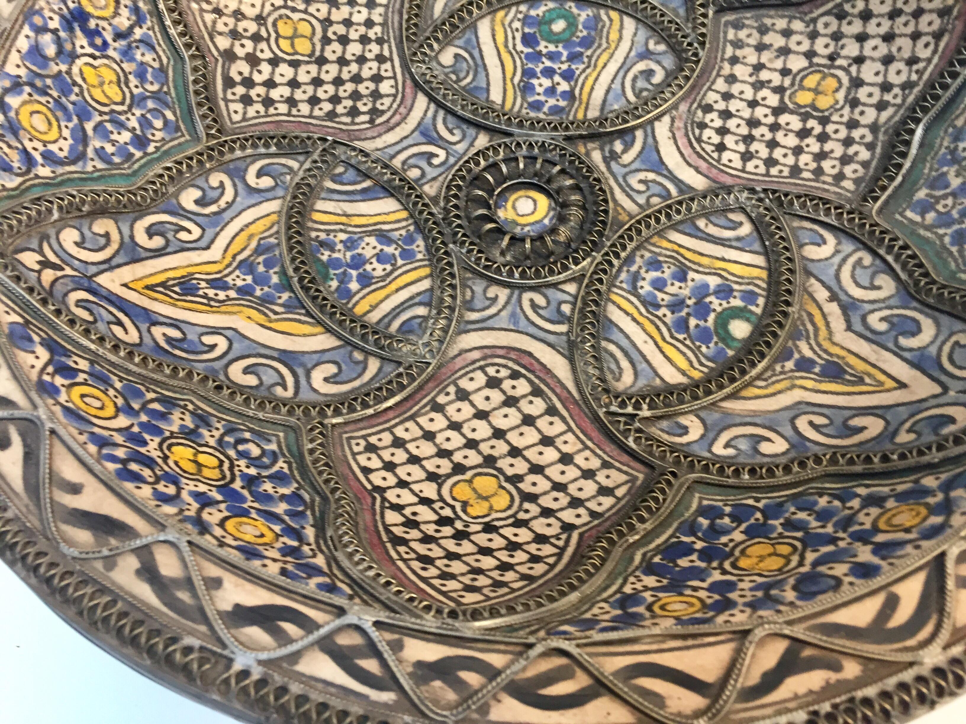 maurische Keramikschale aus Fez, Marokko, verziert mit filigranem Silber 5