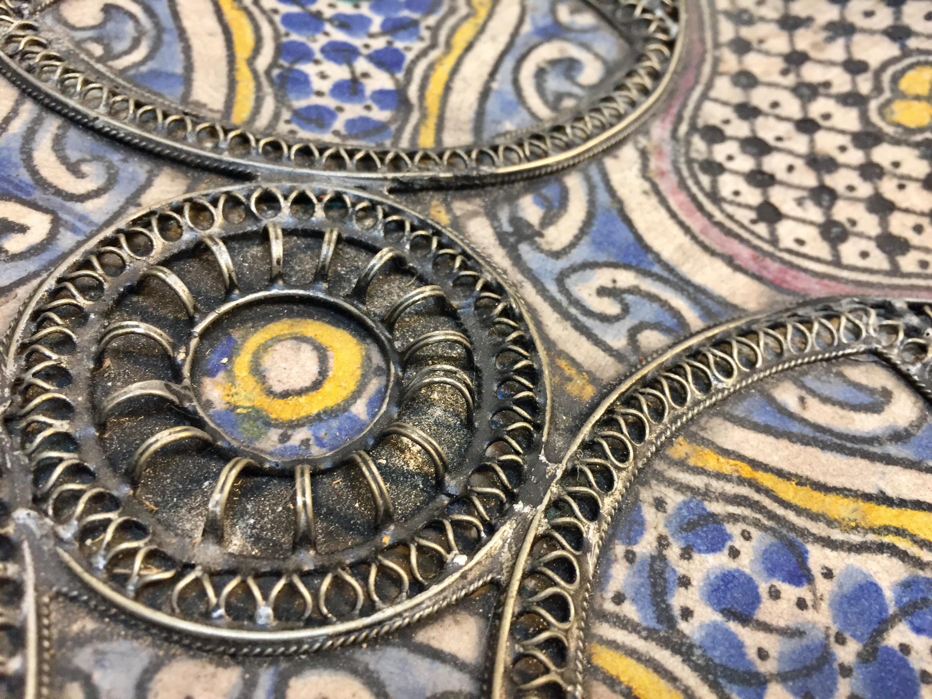 maurische Keramikschale aus Fez, Marokko, verziert mit filigranem Silber 8