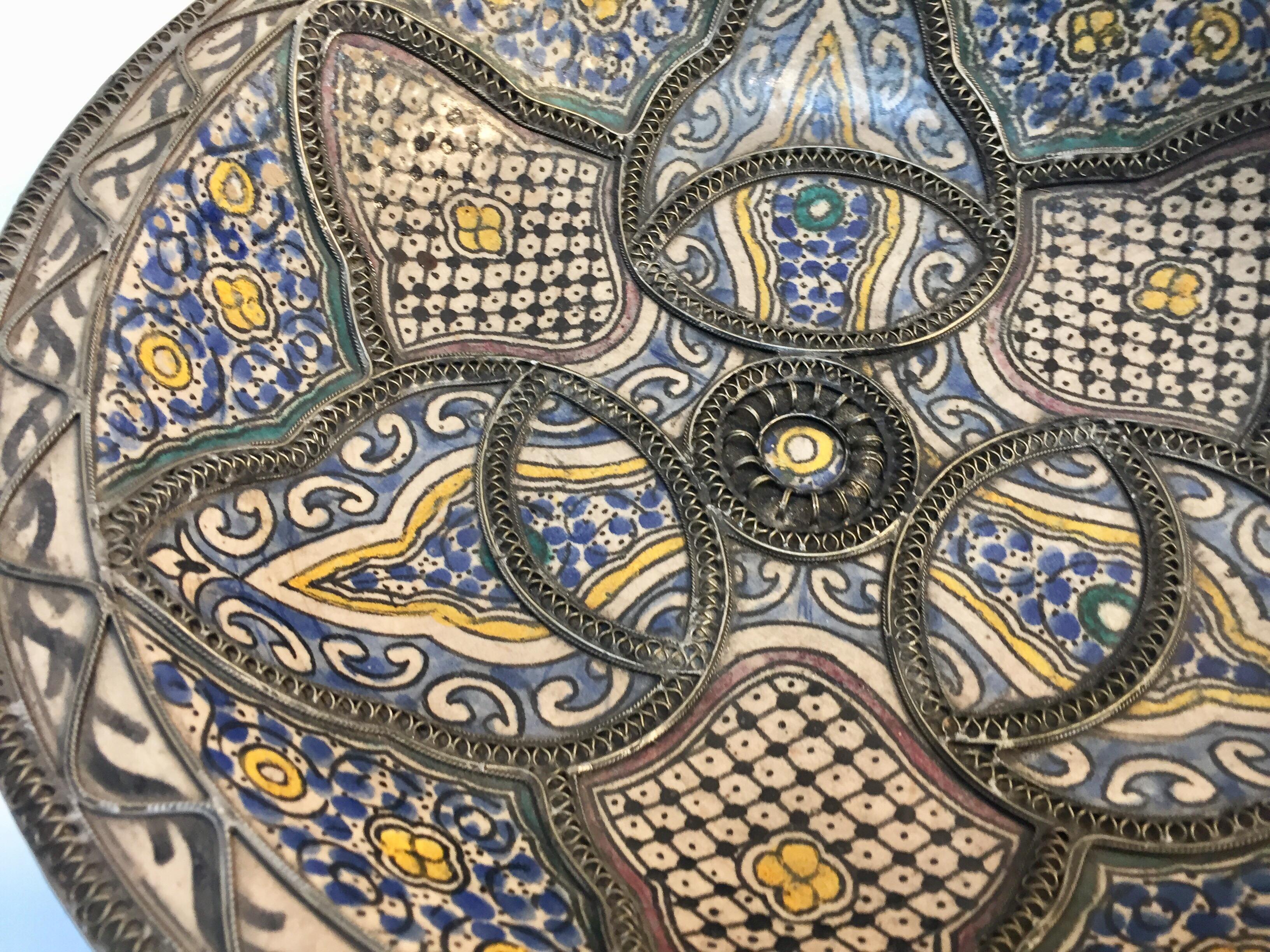 maurische Keramikschale aus Fez, Marokko, verziert mit filigranem Silber (Handgefertigt)