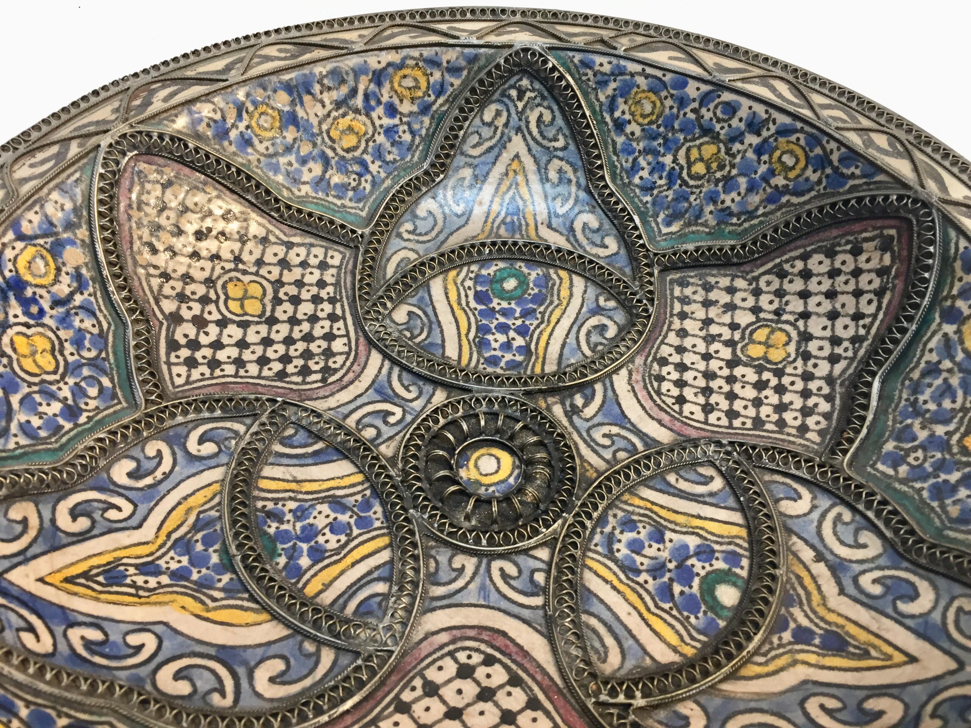 maurische Keramikschale aus Fez, Marokko, verziert mit filigranem Silber 1