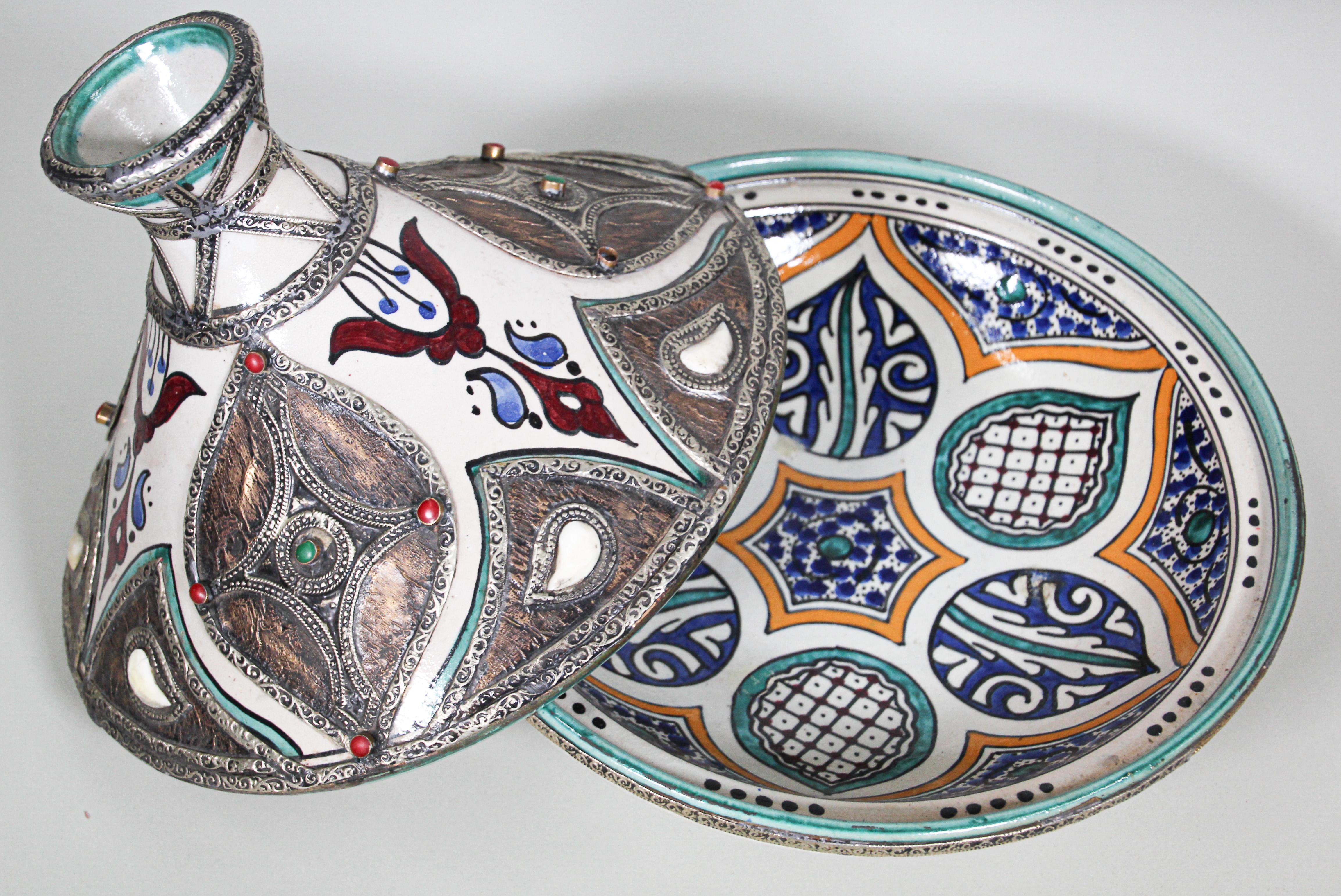 Antiker marokkanischer Tajine aus Keramik aus Fez Polychrome (Marokkanisch) im Angebot