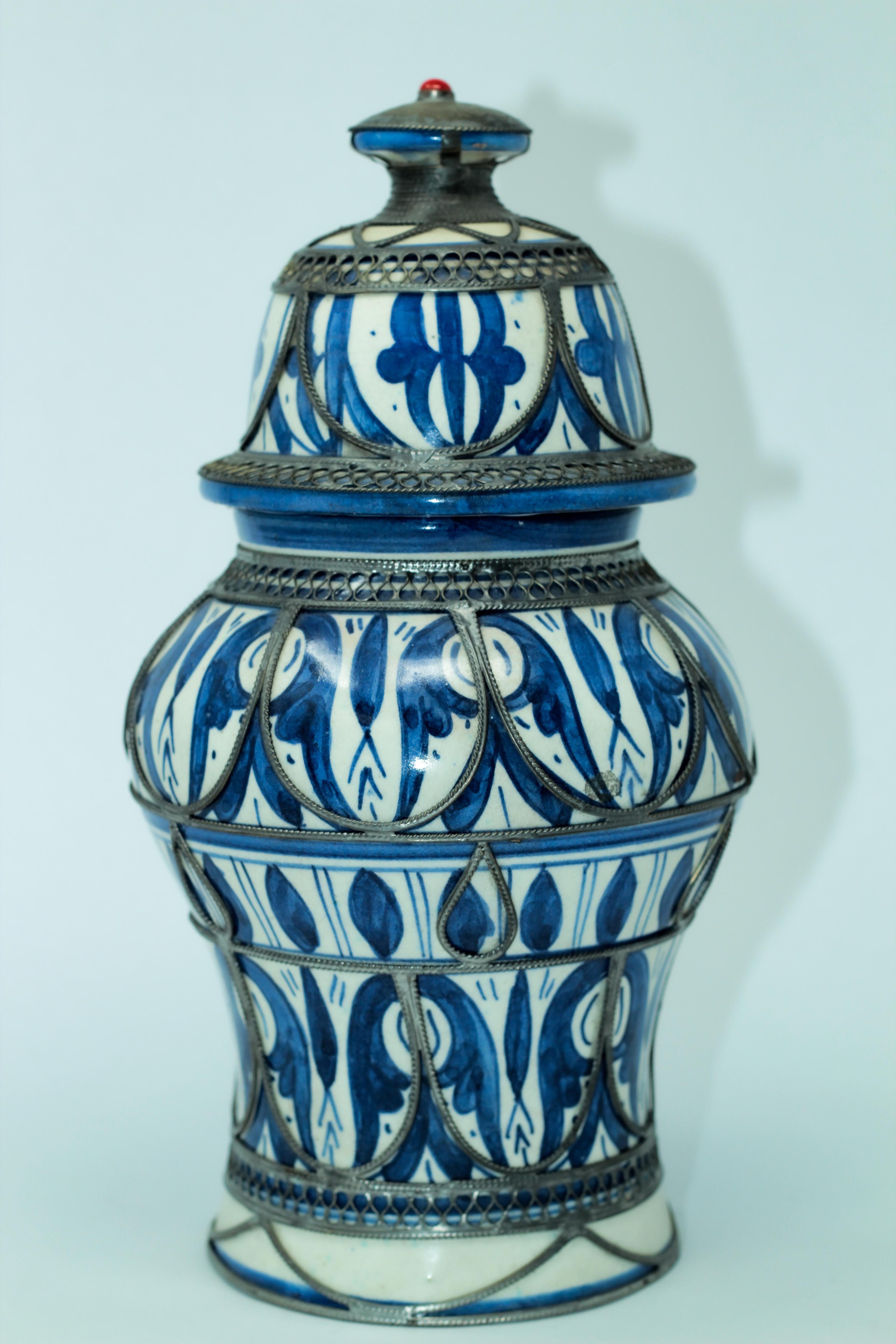 Moroccan Ceramic Vase from Fez Blue and White with Silver Filigree For Sale 5