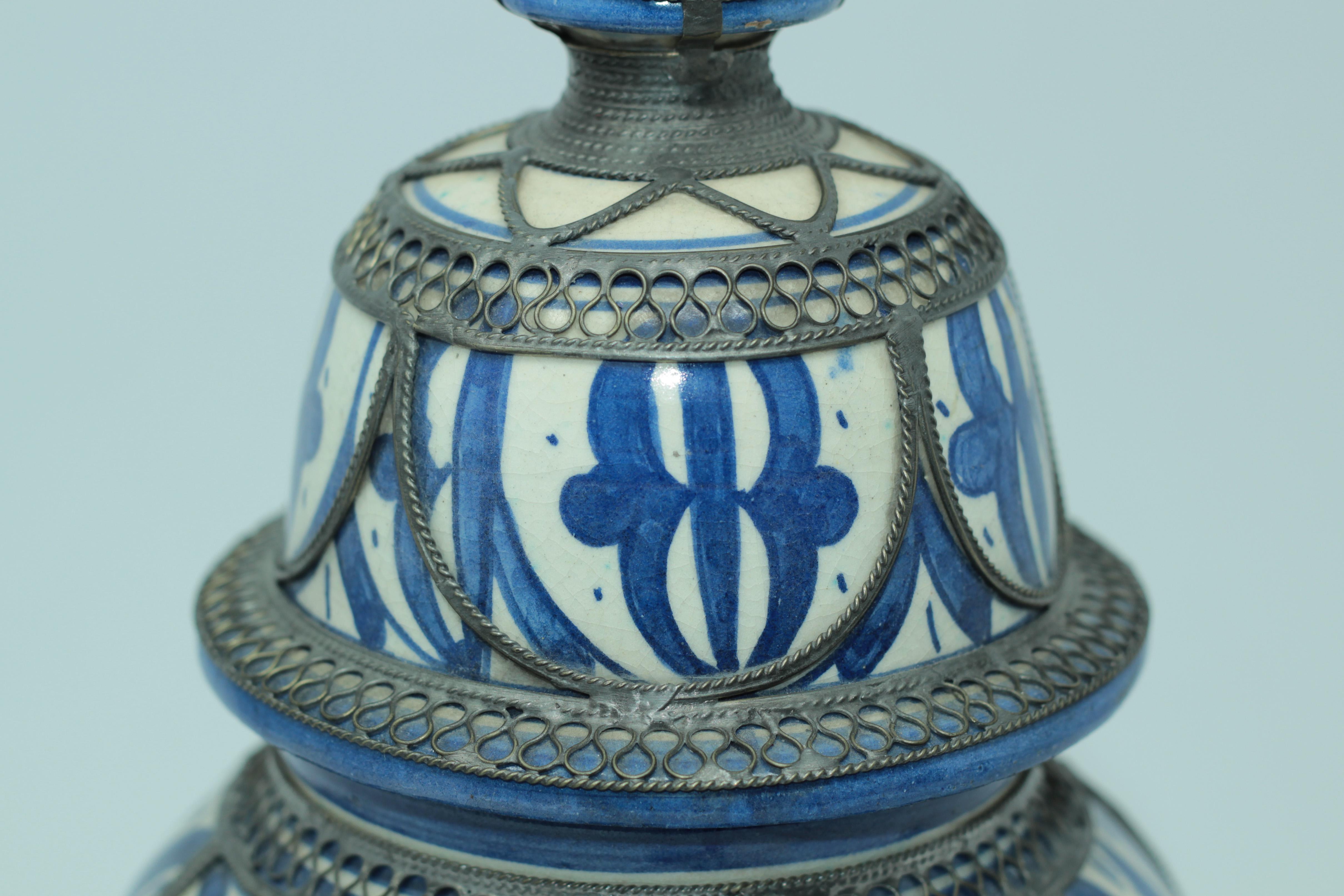 Moroccan Ceramic Vase from Fez Blue and White with Silver Filigree For Sale 8