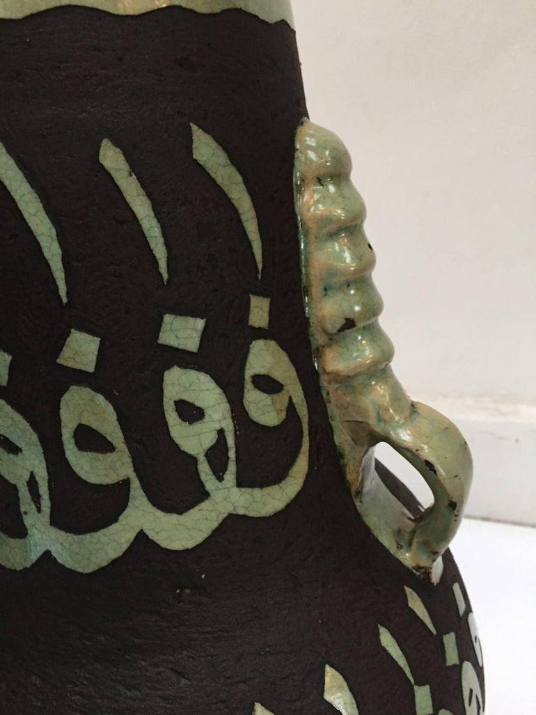 Vasi marocchini in ceramica con calligrafia moresca realizzati a mano a Fez, una coppia in vendita 2