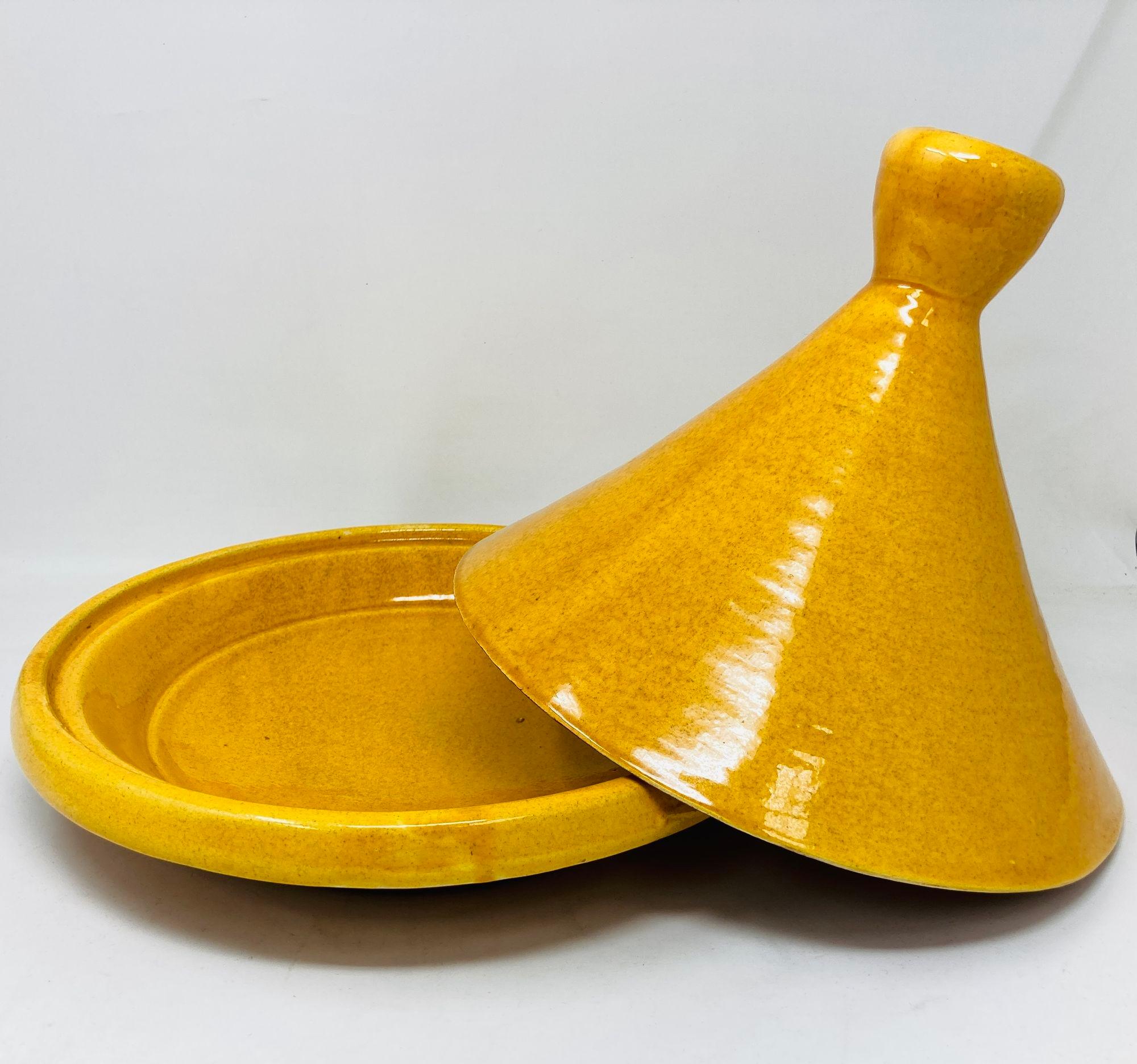Plato Servidor Tagine Marroquí de Cerámica Amarilla Hecho a Mano en Marrakech Hecho a mano en venta