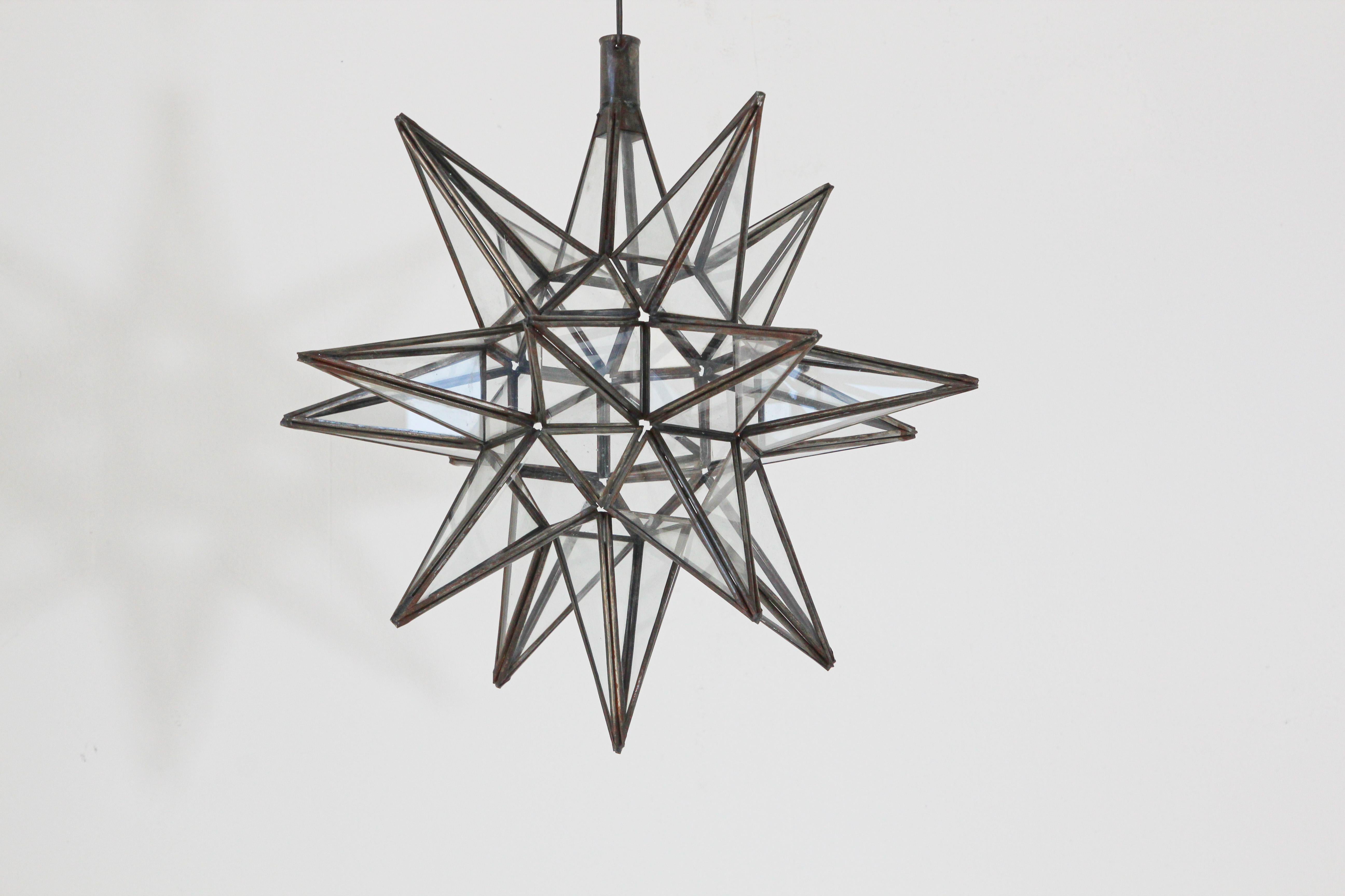 Mauresque Lampe à suspension marocaine en verre transparent et métal en forme d'étoile Moravian en vente