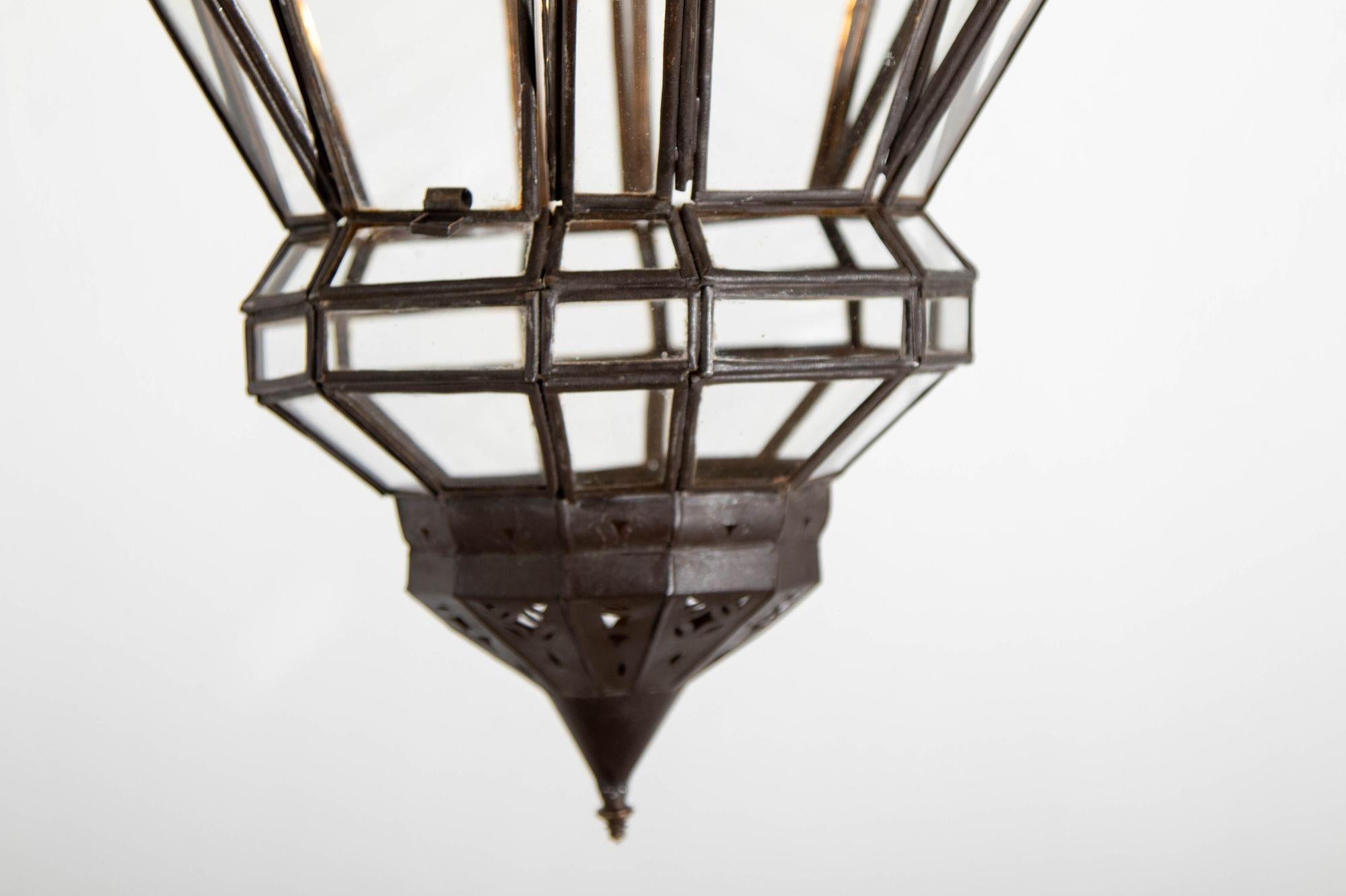 Farol Marroquí de Cristal Transparente de Estilo Morisco finales del siglo XX en venta