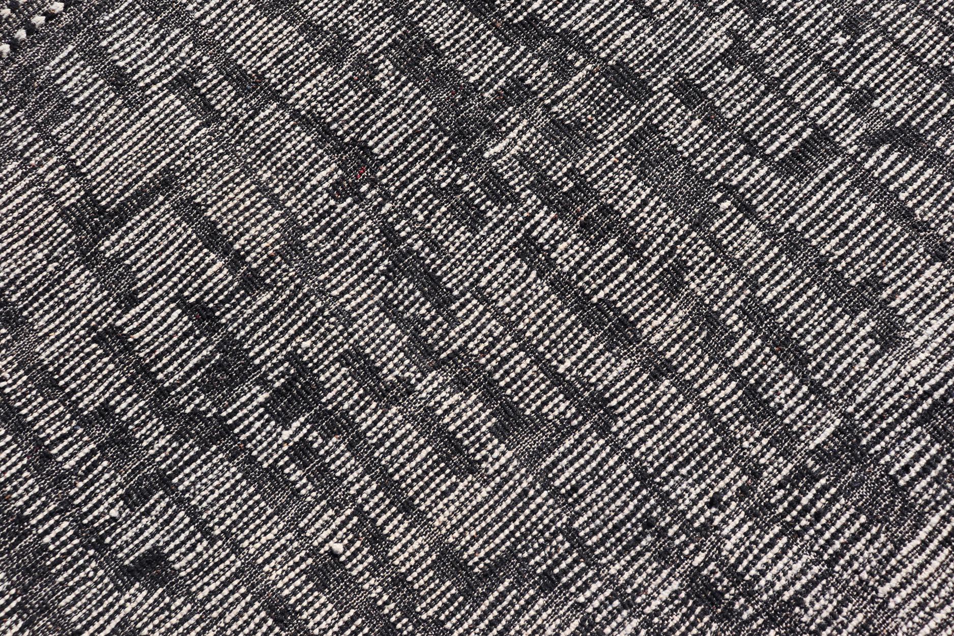 Alfombra Abstracta Contemporánea Marroquí en Blanco y Negro by Keivan Woven Arts en Nuevo estado para la venta en Atlanta, GA