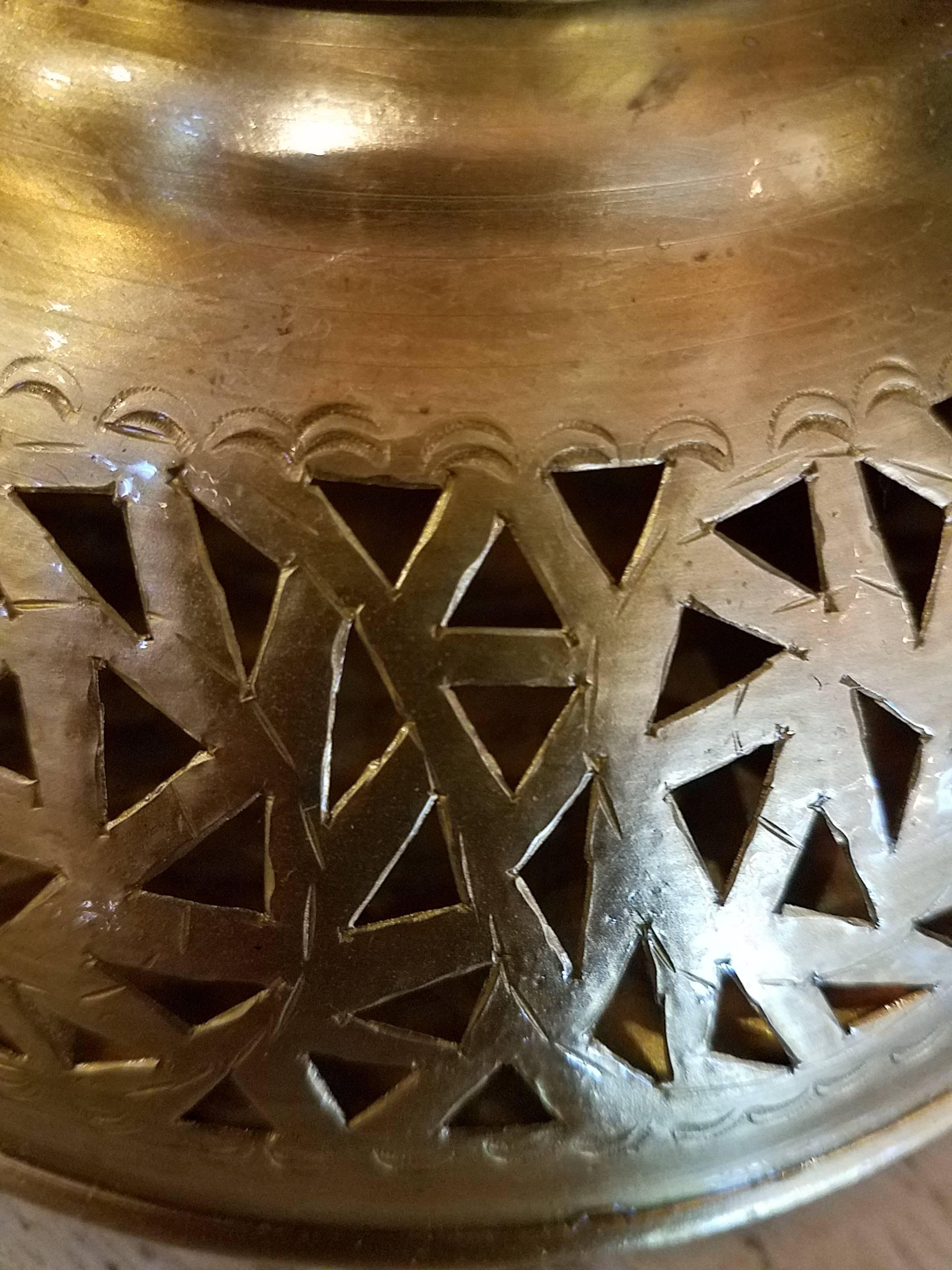 Moroccan Copper Table Lamp or Lantern, Twist Design In New Condition For Sale In Orlando, FL