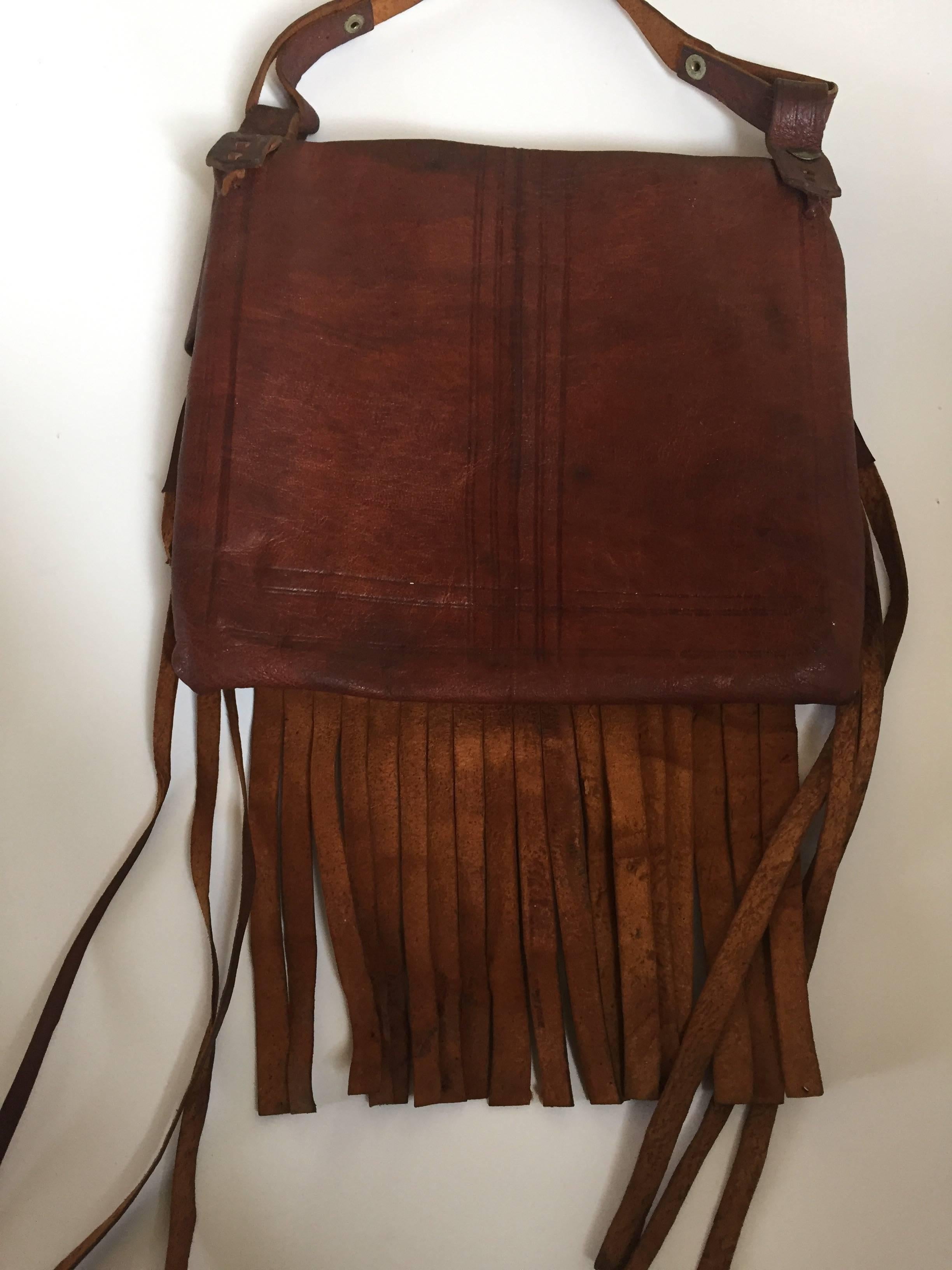 1970s Moroccan Crossbody Leather African Tuareg Bag with Fringes In Good Condition For Sale In North Hollywood, CA