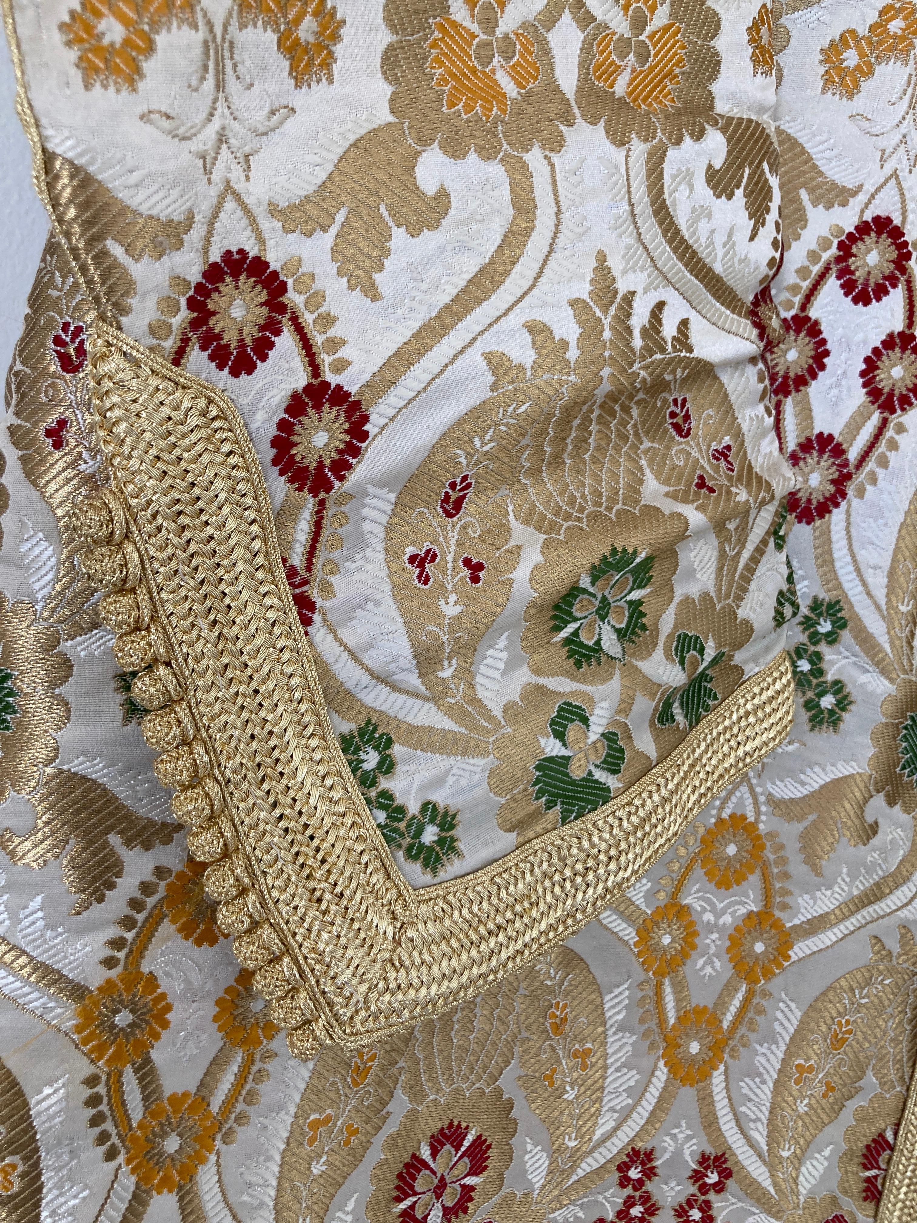 Marokkanischer Damast-Mantel im Fortuny-Stil mit Metallic-Blumenmuster im Angebot 12