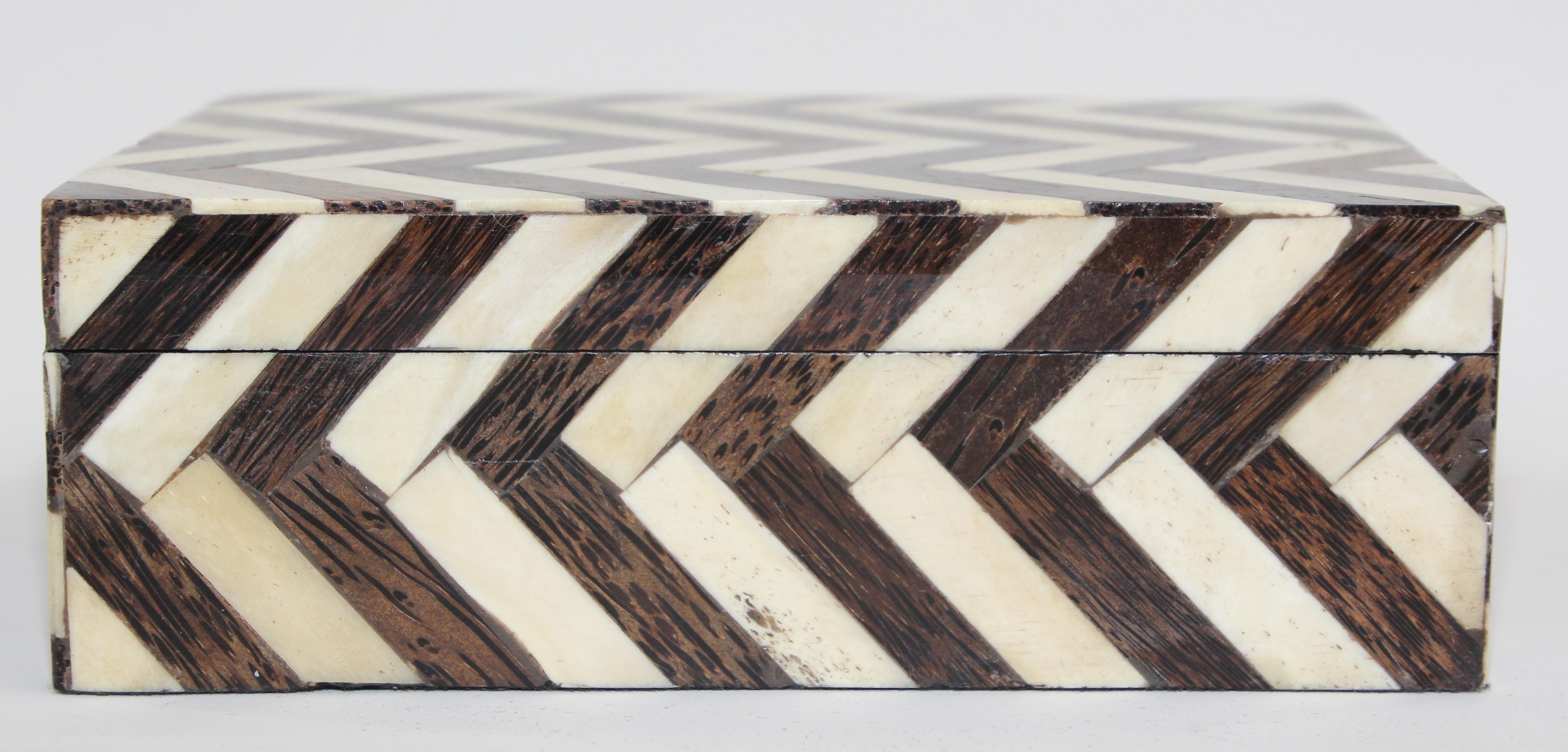 Hand-Crafted Moroccan Decorative Box Inlaid with White Bone