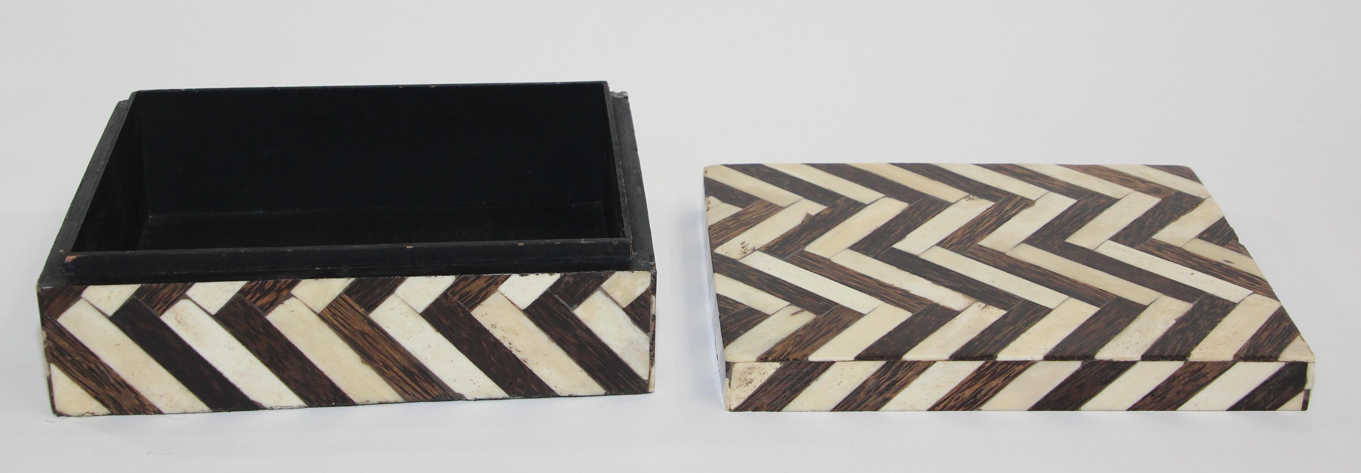 20th Century Moroccan Decorative Box Inlaid with White Bone