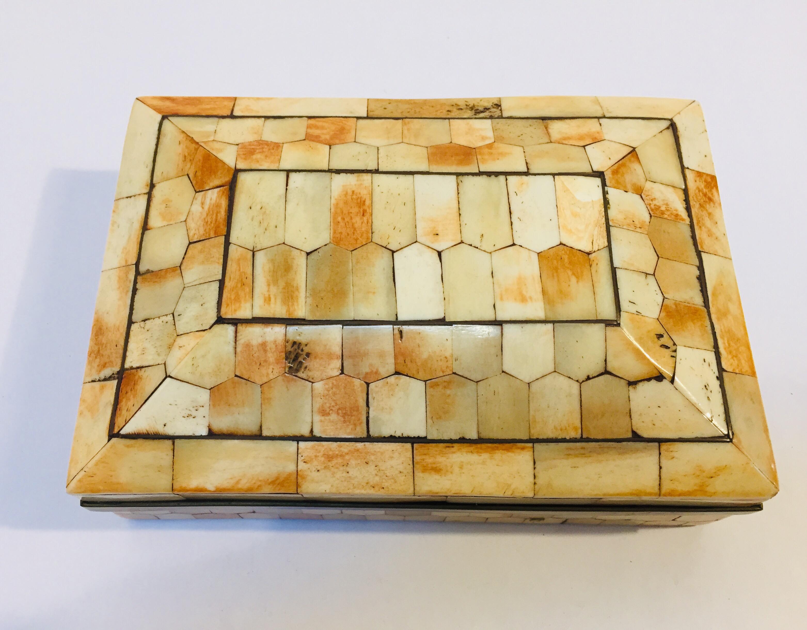 Moroccan decorative box inlaid with camel bone and brass.
Moroccan Moorish trinket box hand carved all-over with silvered brass and camel bone inlaid.
Brass lined inside.
One of a kind Moroccan Islamic art-work handcrafted in Marrakech, Morocco