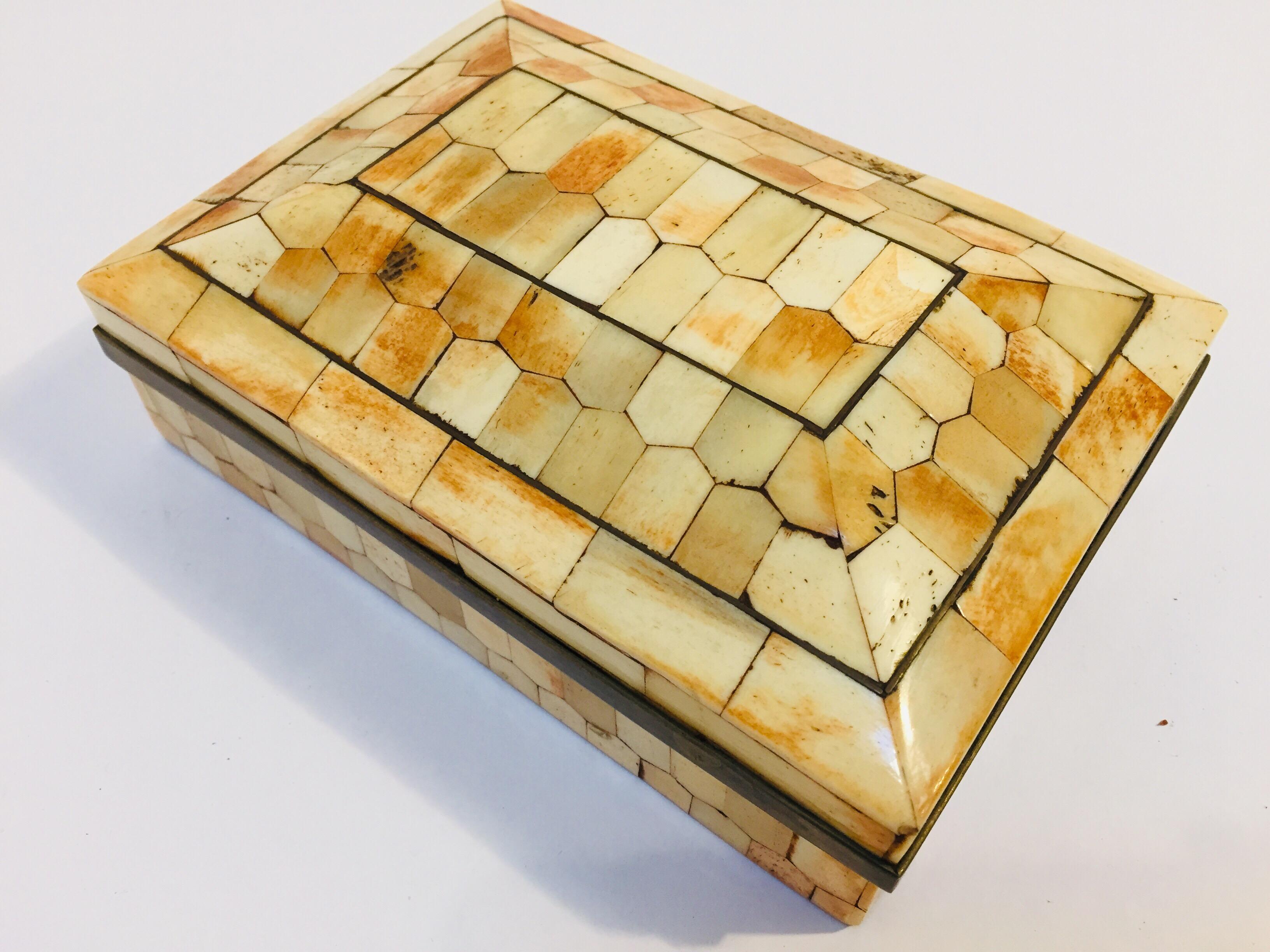 Moroccan Decorative Trinket Box Inlaid with Bone and Brass In Good Condition In North Hollywood, CA