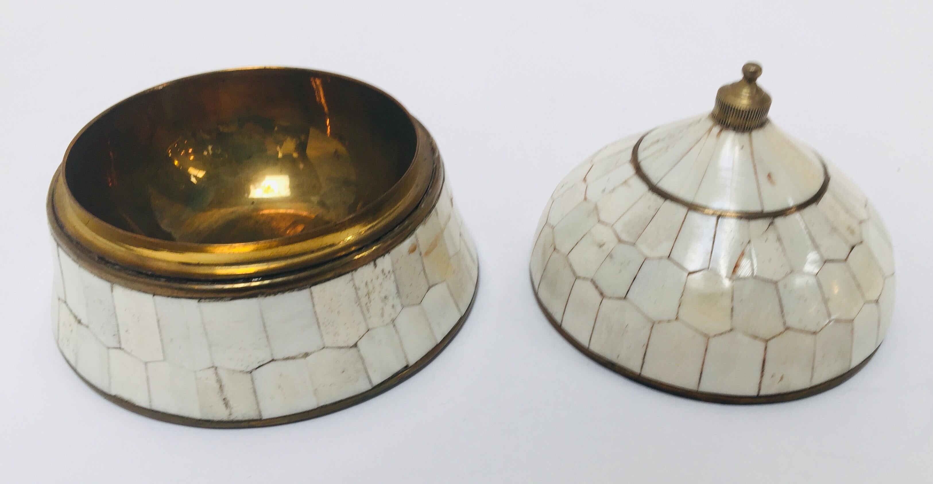 Moroccan Decorative Trinket Box Inlaid with White Bone and Brass 4