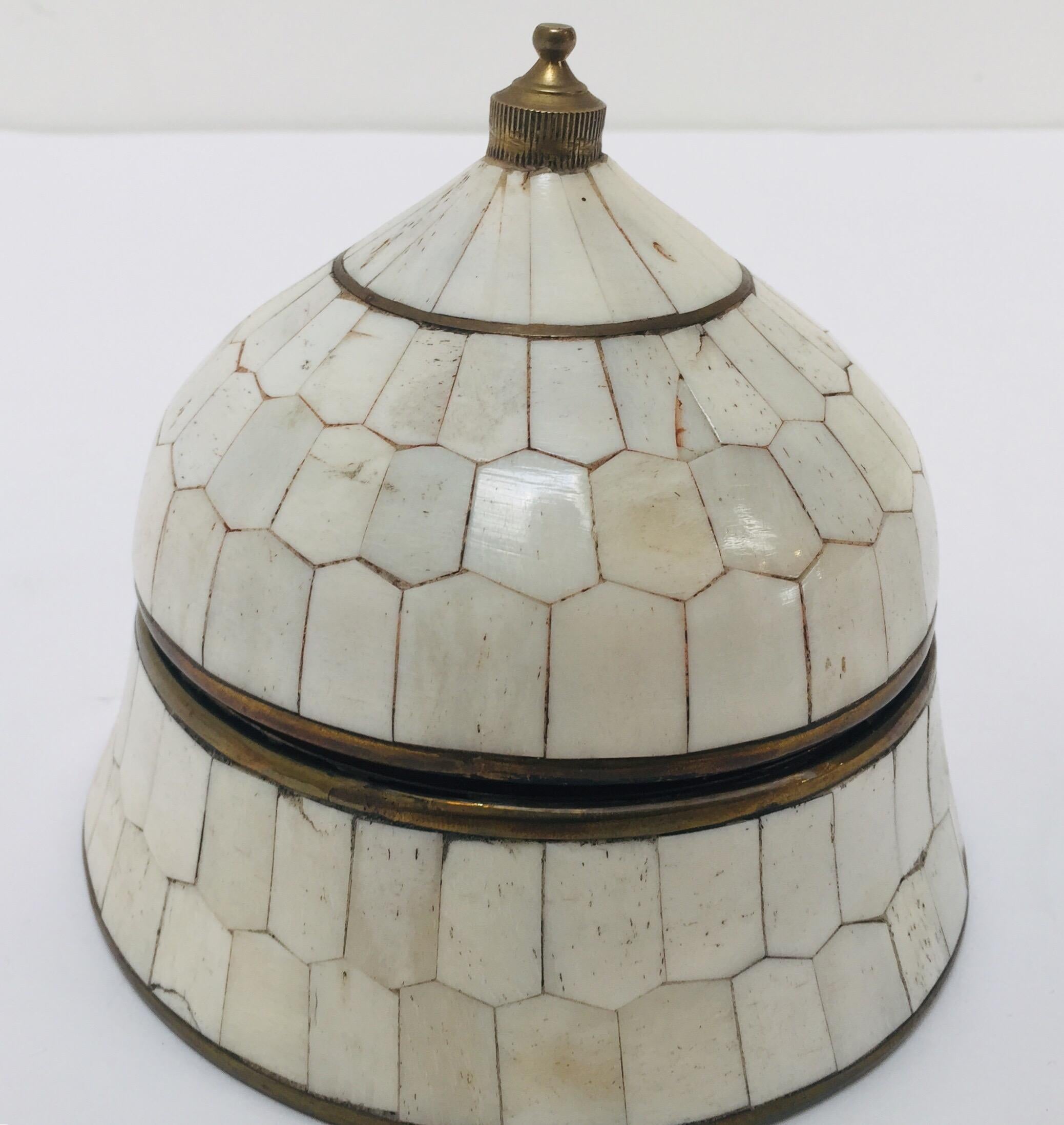 Moroccan Decorative Trinket Box Inlaid with White Bone and Brass 5
