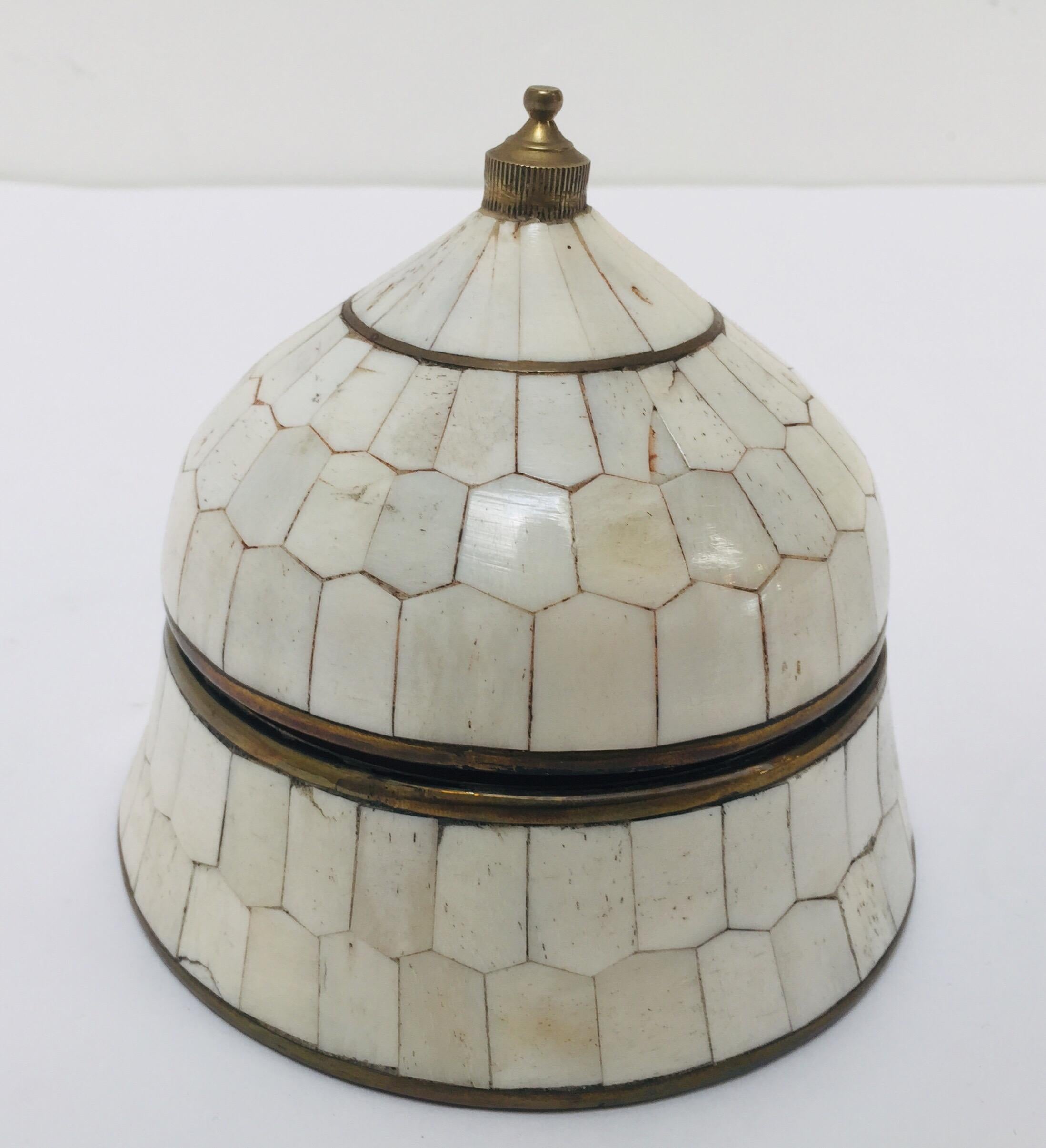 Moroccan Decorative Trinket Box Inlaid with White Bone and Brass 6