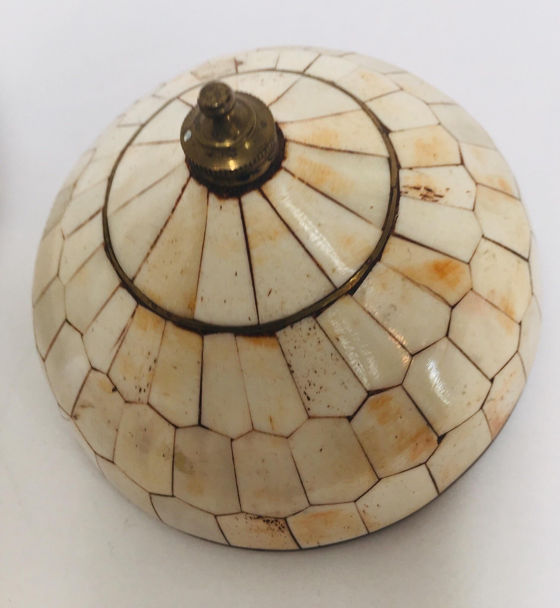 Moroccan decorative round bell shaped lidded box inlaid with bone and brass.
Stylish round bell shaped Moorish trinket lidded box hand crafted with polished brass and bone inlaid, brass lined inside.
Moroccan lidded box handcrafted in Marrakech,